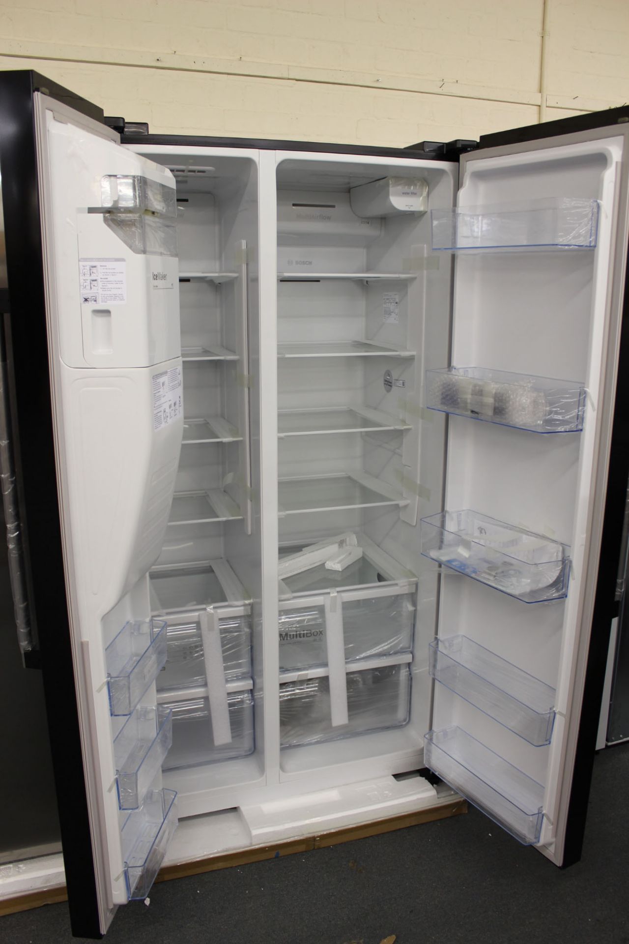 KAD93VBFPGB Bosch Side-by-side fridge-freezer - Image 2 of 2