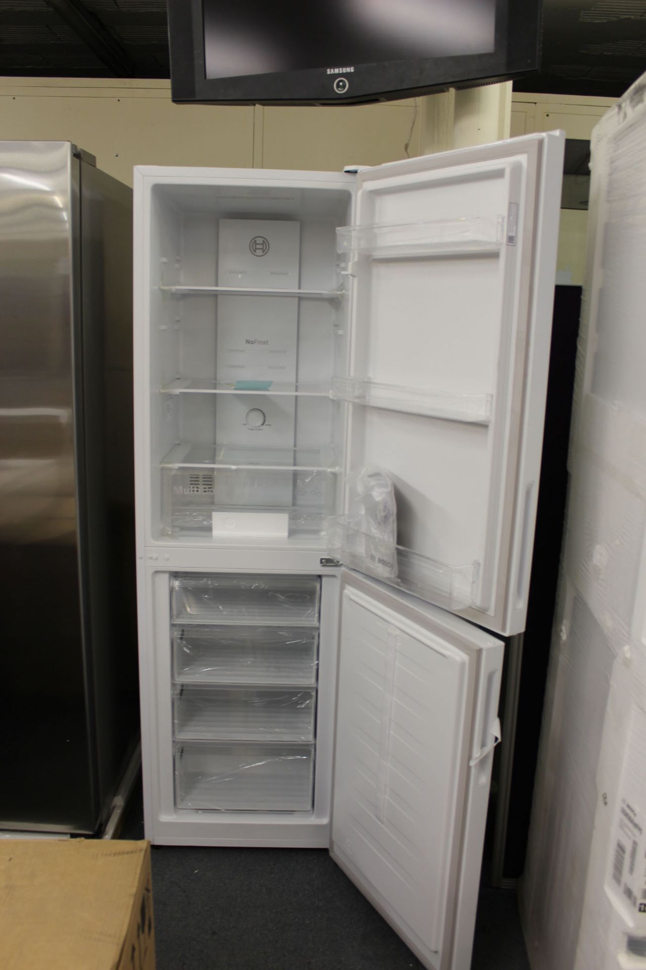 KGN27NWFAGB Bosch Free-standing fridge-freezer - Image 2 of 2