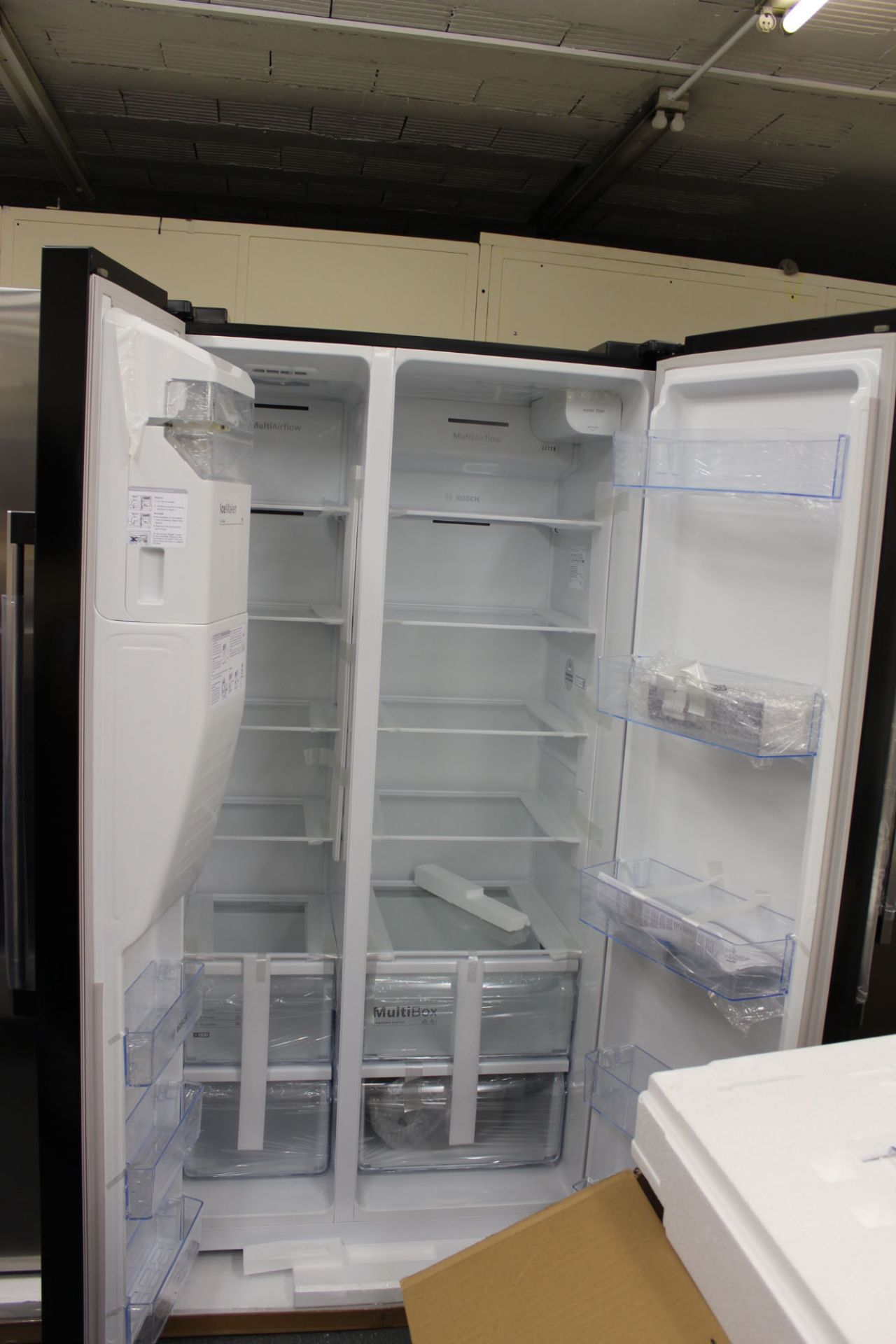 KAD93VBFPGB Bosch Side-by-side fridge-freezer - Image 2 of 2