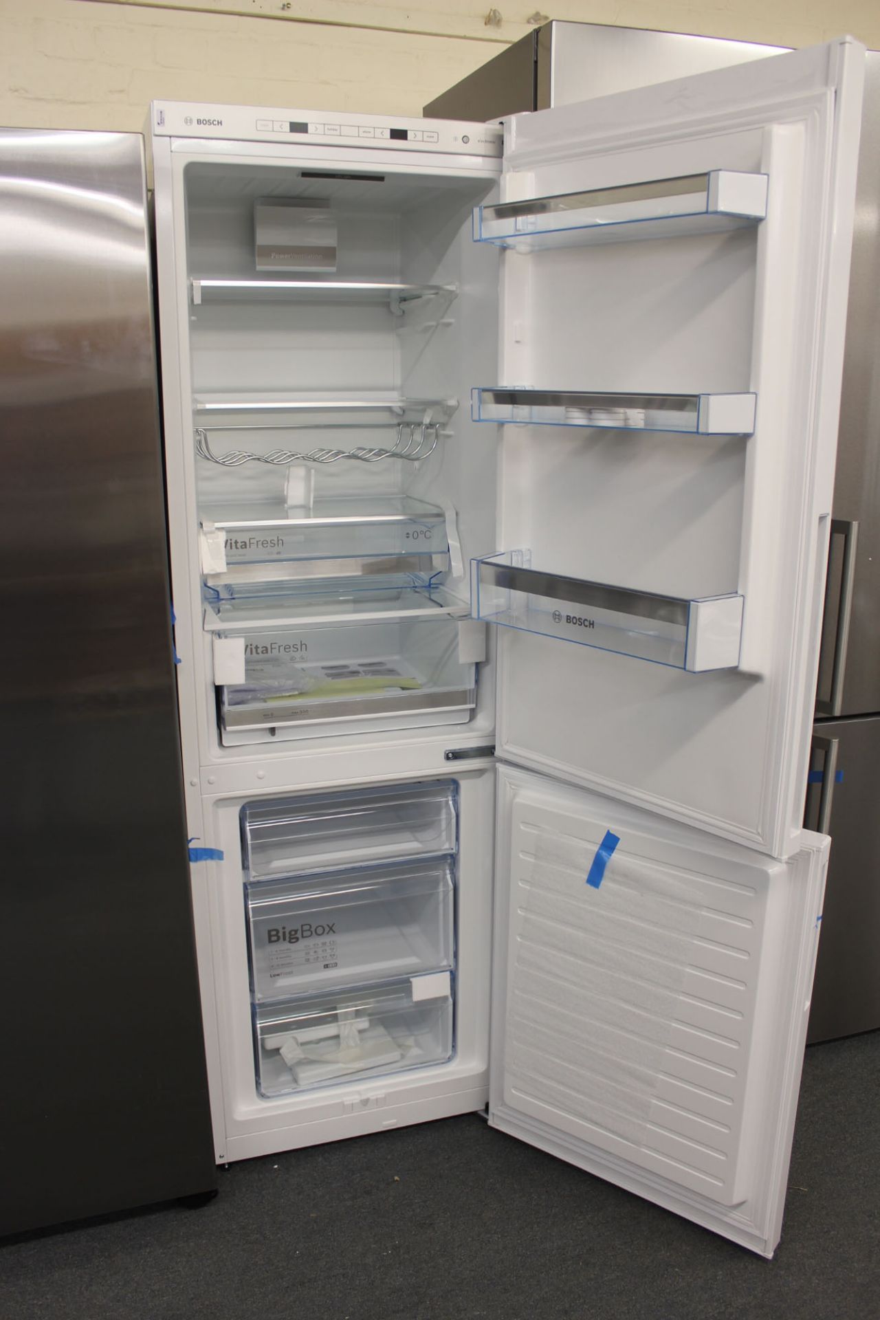 KGE36AWCA-B Bosch Free-standing fridge-freezer - Image 2 of 2