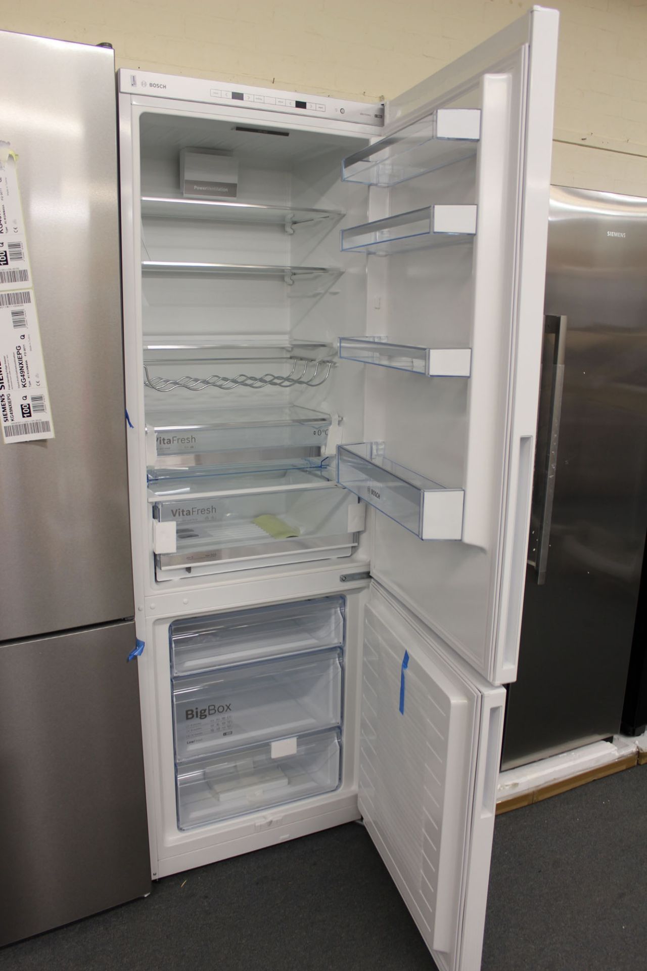 KGE49AWCAGB Bosch Free-standing fridge-freezer - Bild 2 aus 2