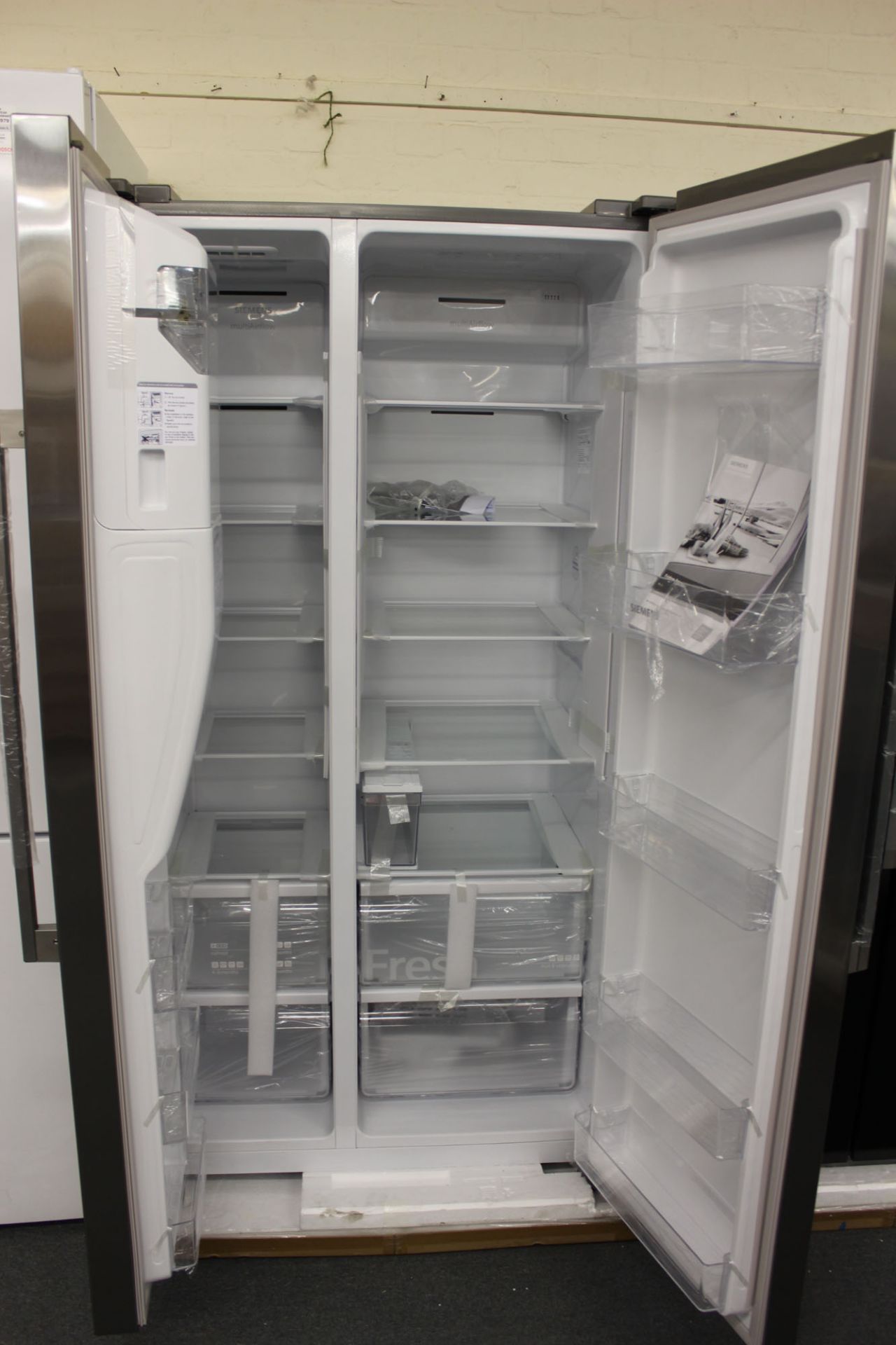 KA93IVIFPGB Siemens Side-by-side fridge-freezer - Image 2 of 2