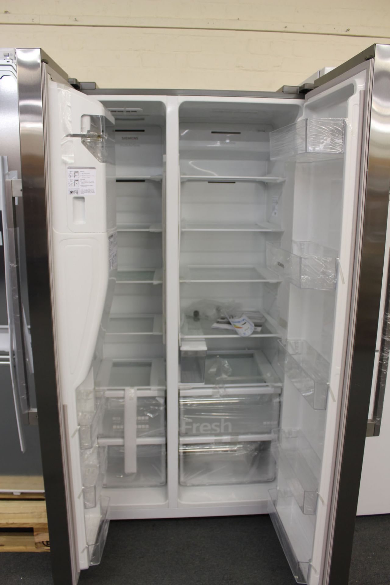 KA93IVIFPGB Siemens Side-by-side fridge-freezer - Image 2 of 2