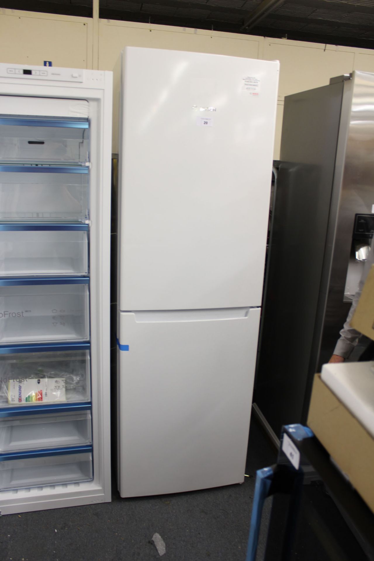 KGN34NWEAGB Bosch Free-standing fridge-freezer