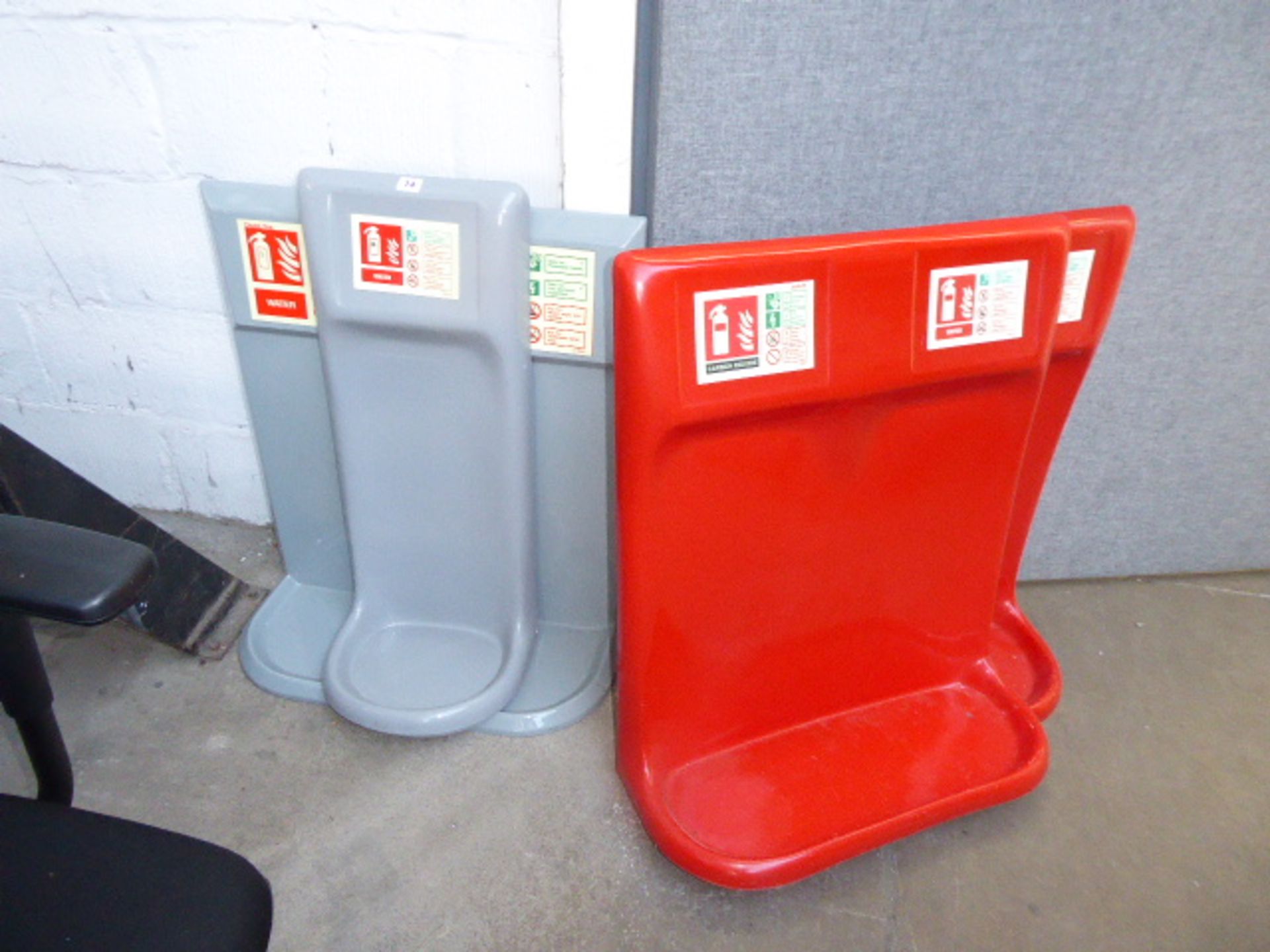 3 fire extinguisher stands, with 2 red extinguisher stations - Image 2 of 2