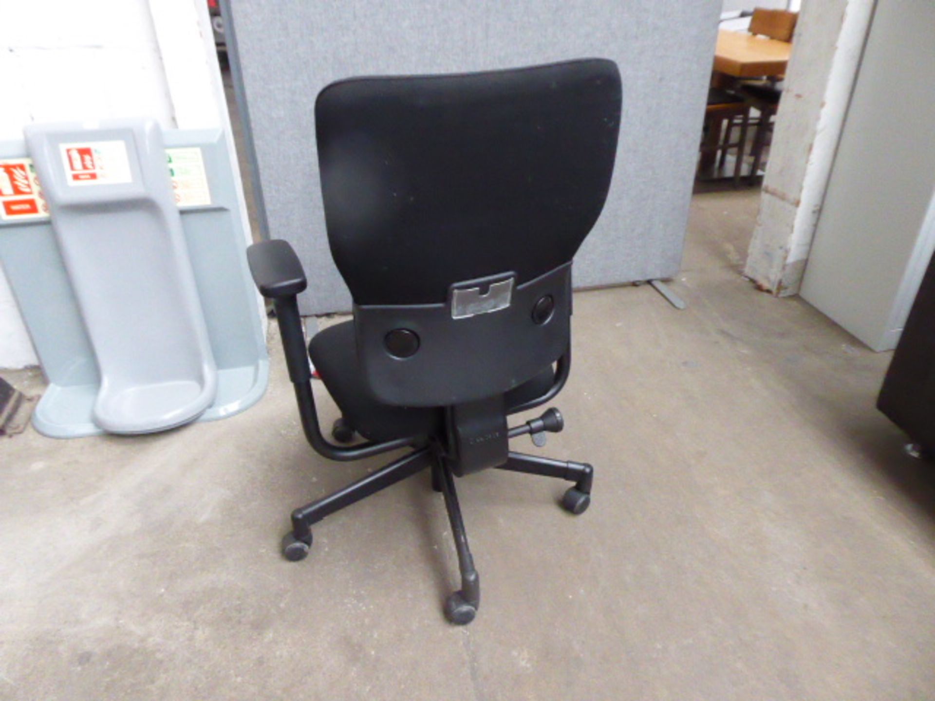 Steel case Lets B blakc cloth swivel armchair - Image 2 of 2