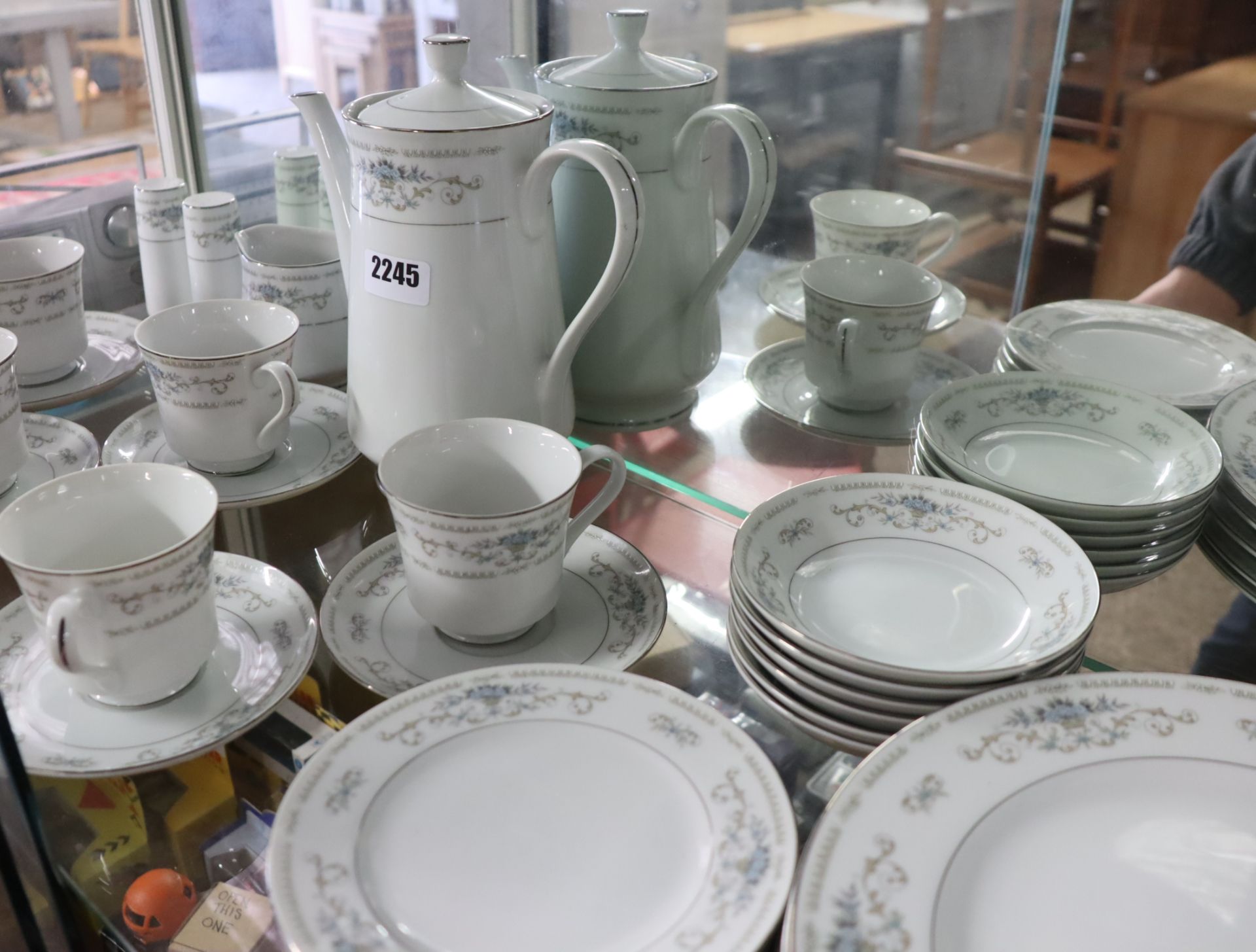 Approx. 32 pieces of Japanese porcelain