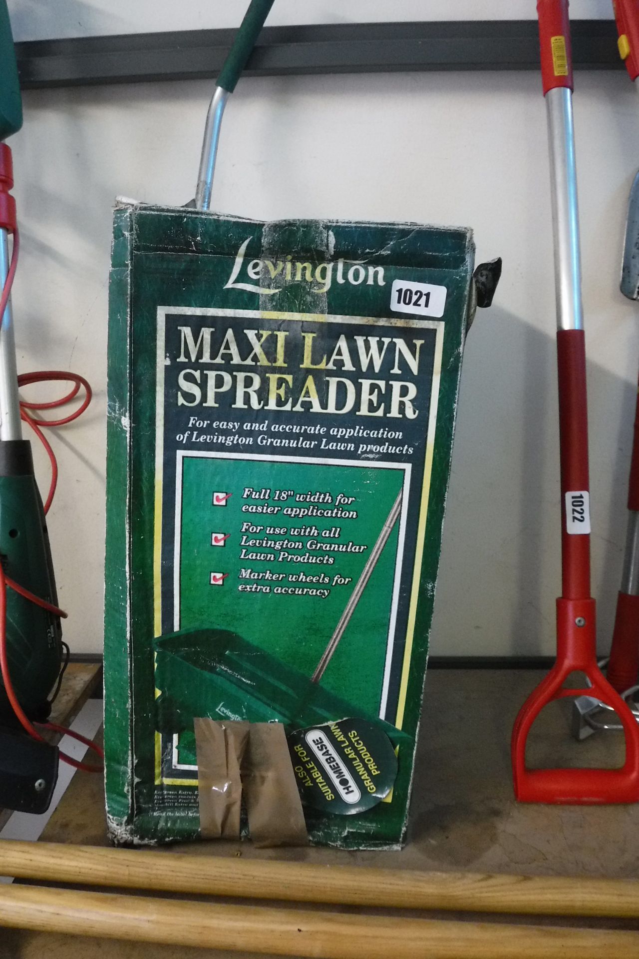 Boxed Levington Maxi lawn seed spreader