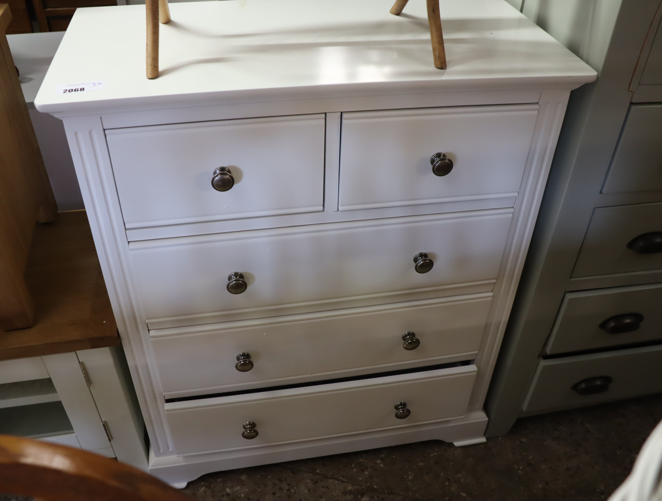 (30) Modern white chest of 5 drawers
