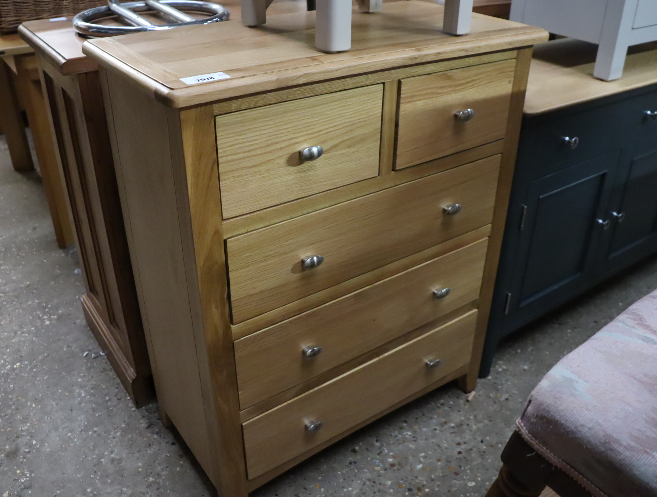 (26) Light oak finish bedroom chest of 5 drawers