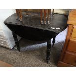 Late Victorian circular drop leaf table