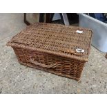 Wicker picnic hamper