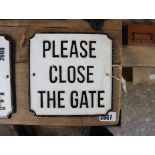 Reproduction cast iron 'Please close the gate' plaque