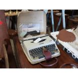 Underwood 18 cased typewriter