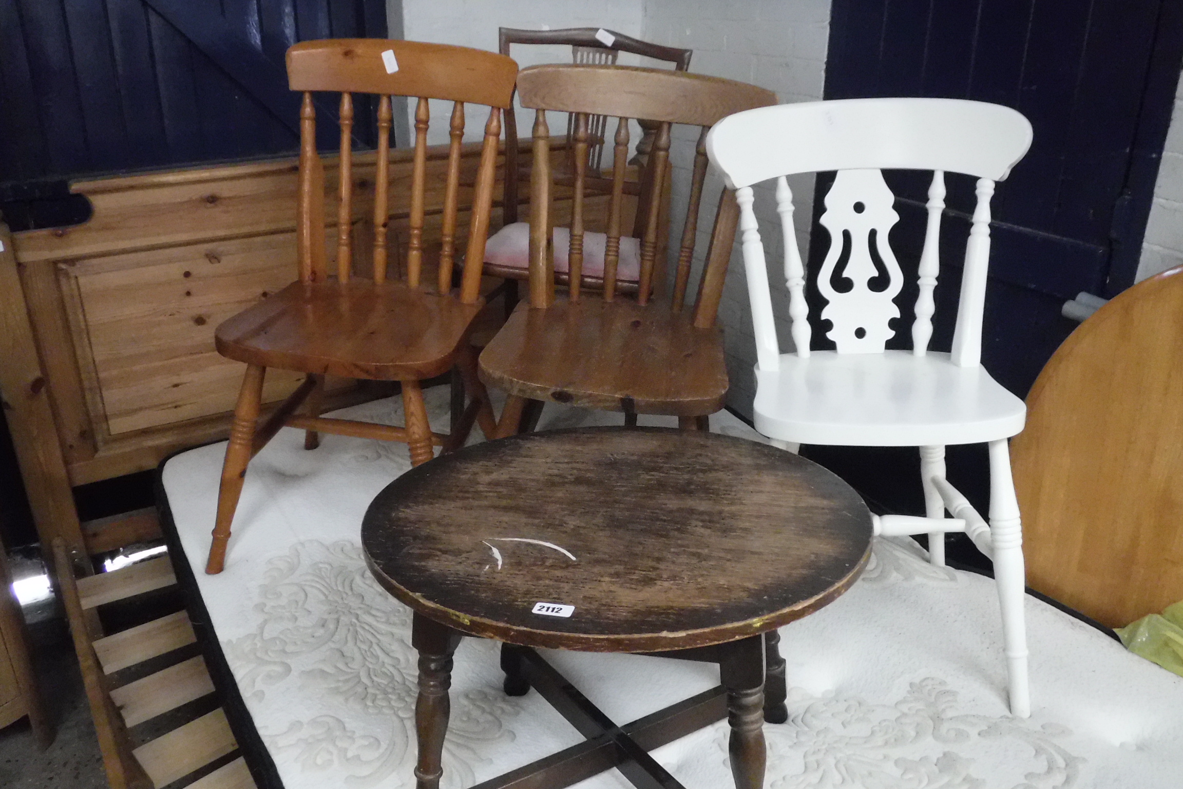 4 mixed wooden chairs with oak circular coffee table