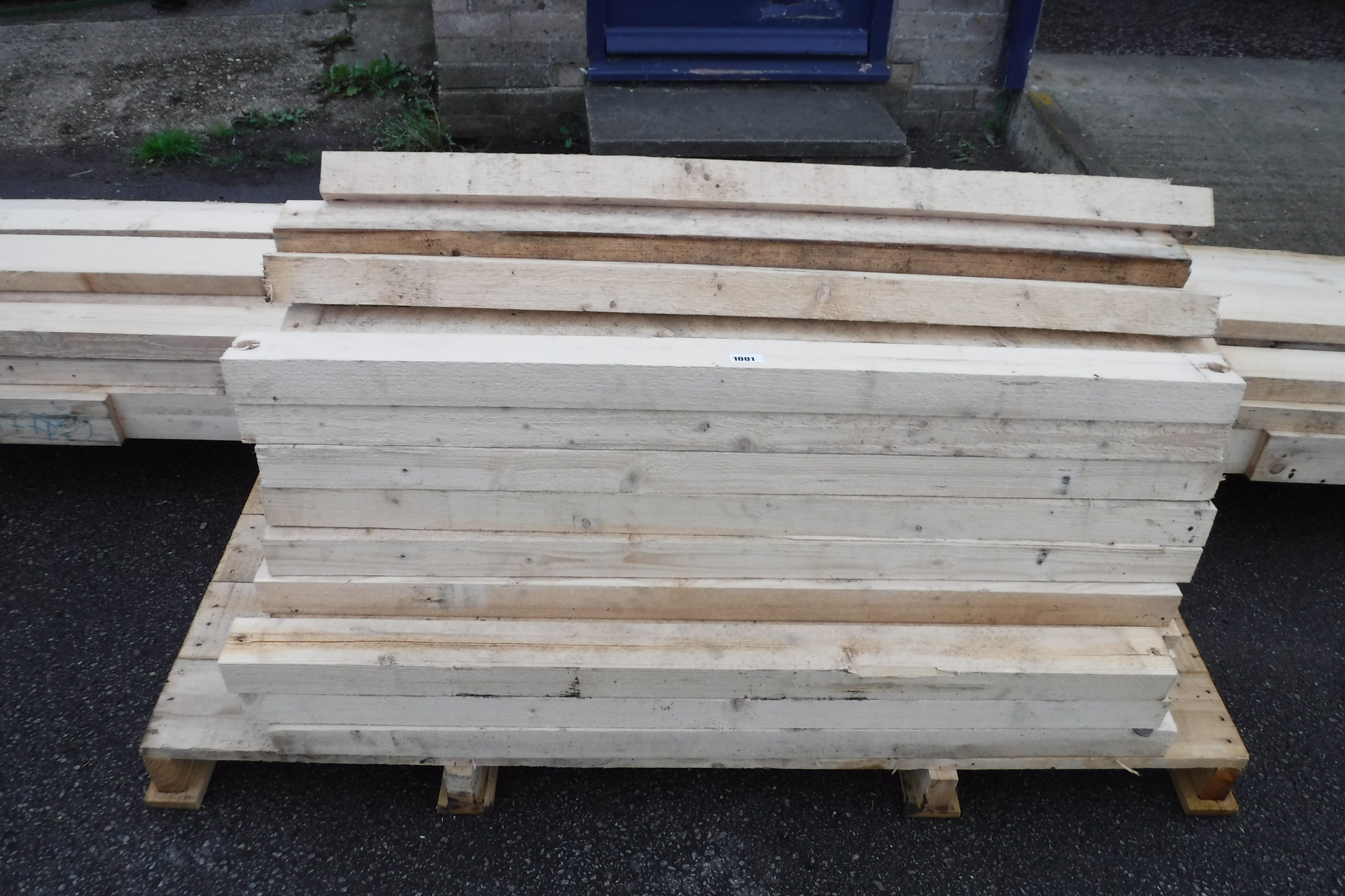 Large quantity of approx 3x2 wooden lengths