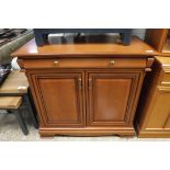 Wooden double door mini sideboard with single drawer