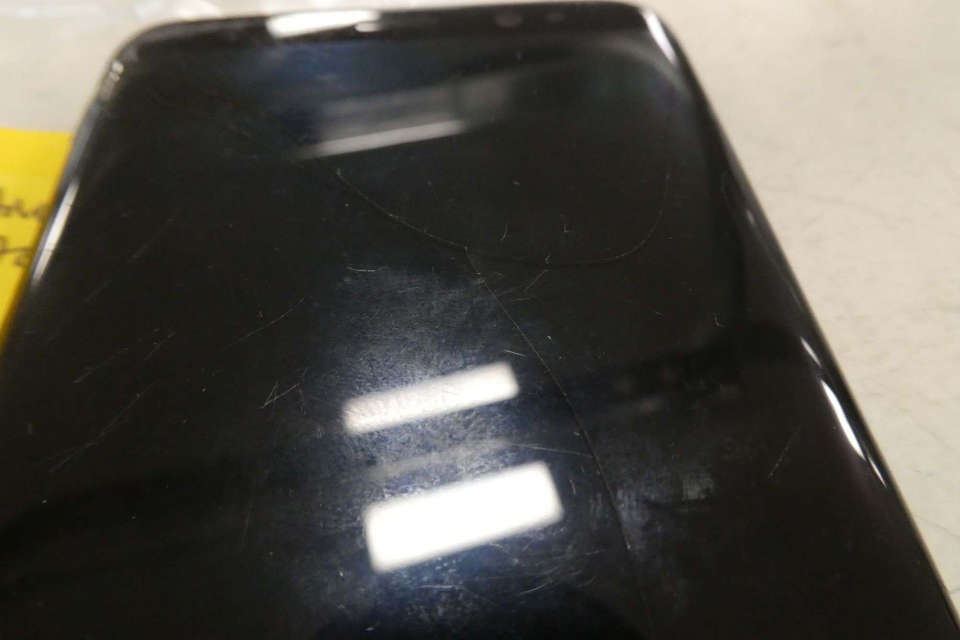 Samsung Galaxy S8 mobile phone 64gb (cracked screen) - Image 2 of 3