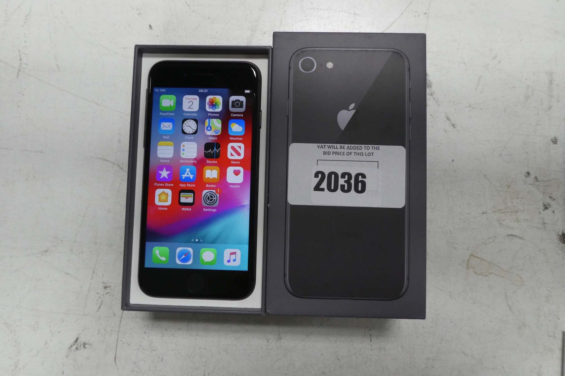 Apple iPhone 8 space grey 64gb mobile phone model A1905 (boxed)