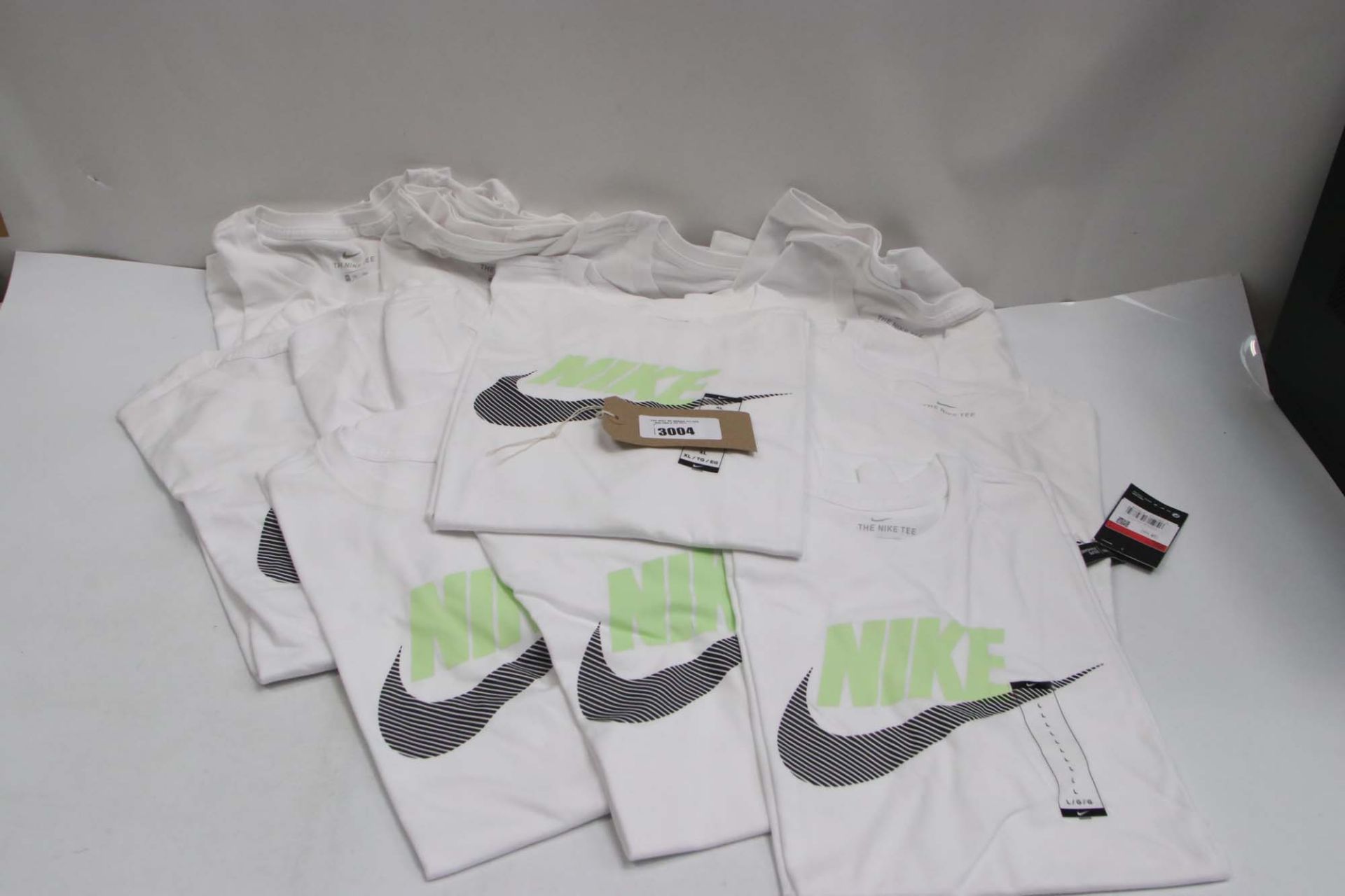 10 Nike t-shirts in white