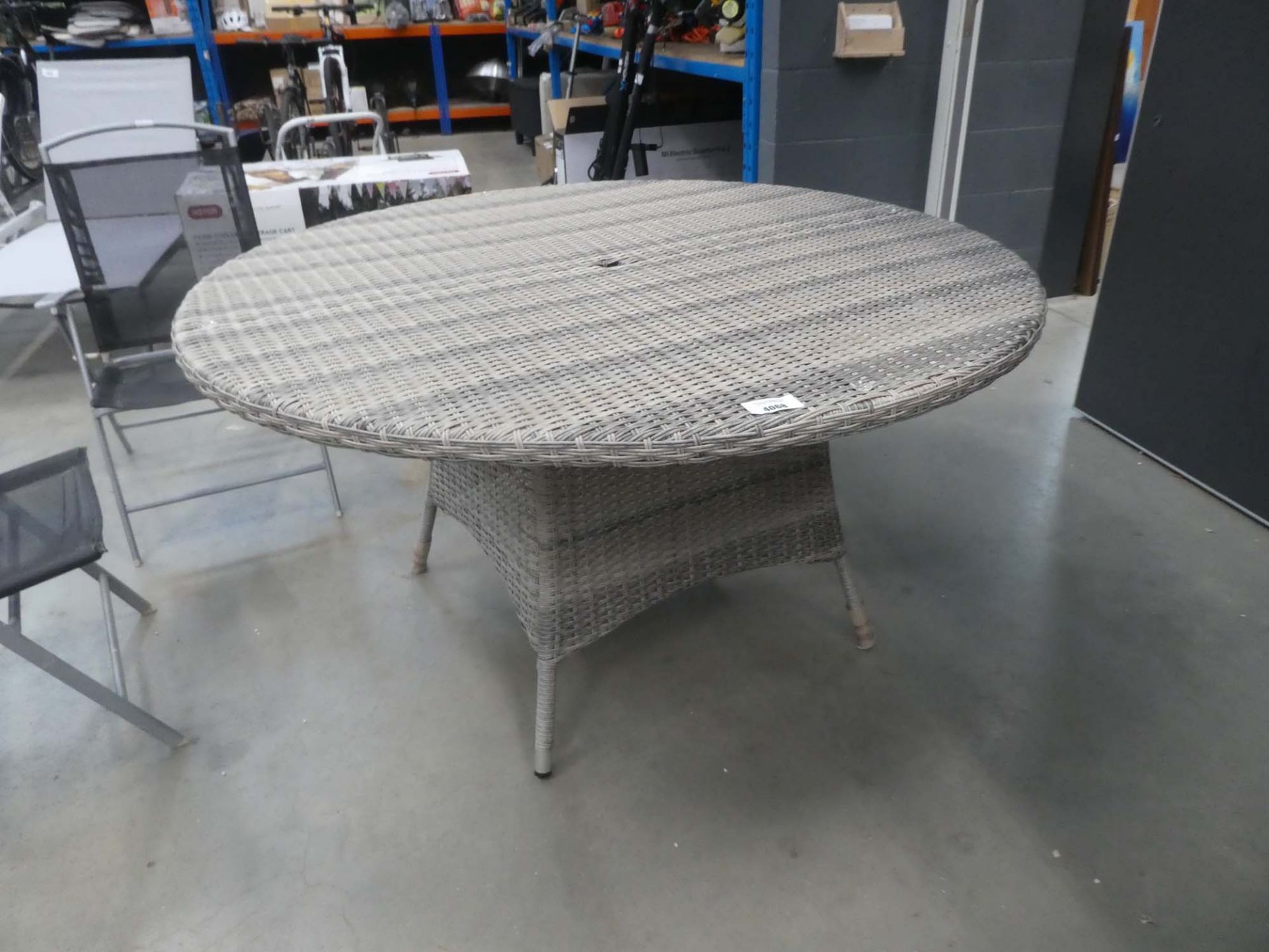 Circular rattan table in grey, no glass