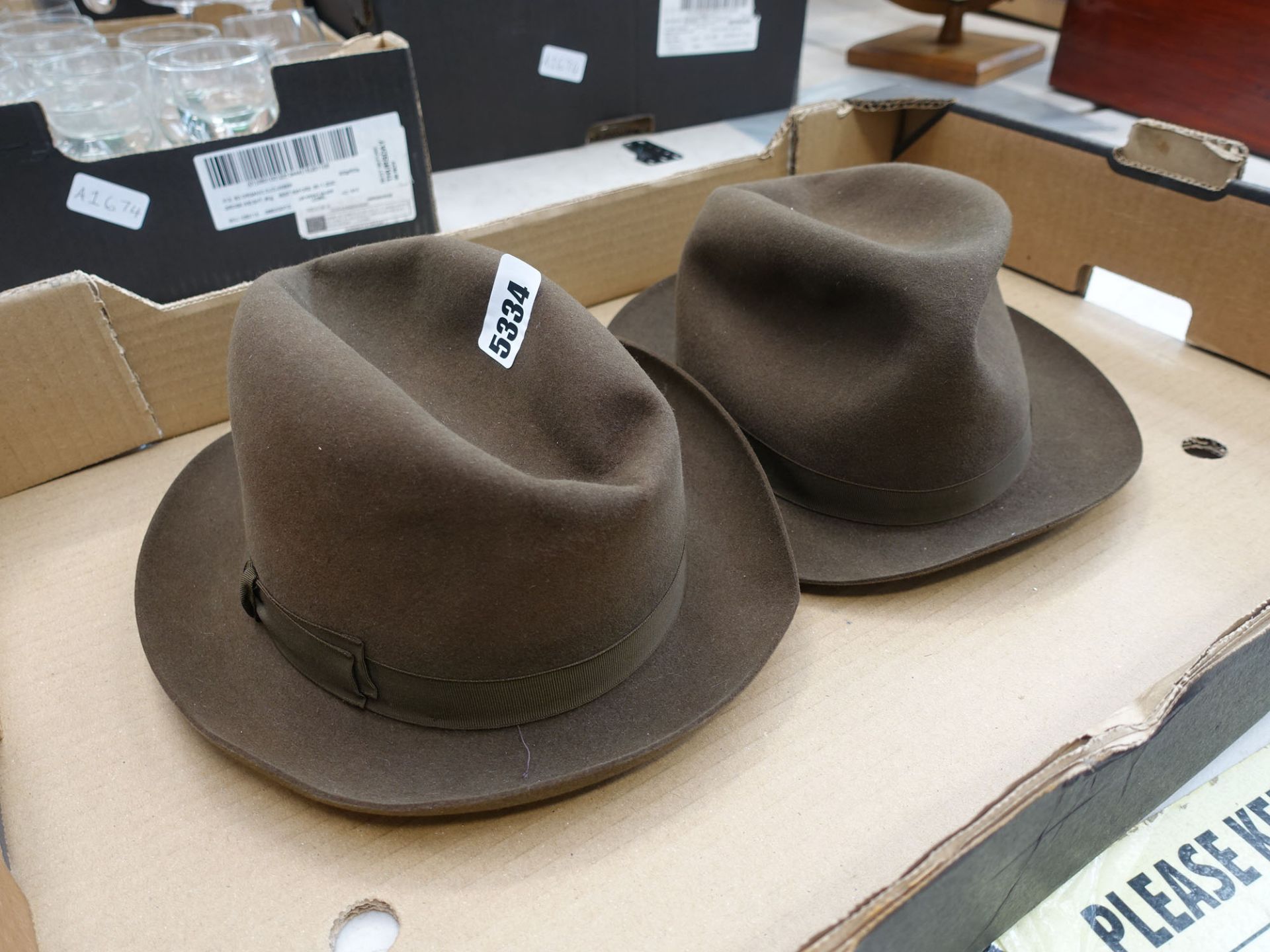 2 felt hats