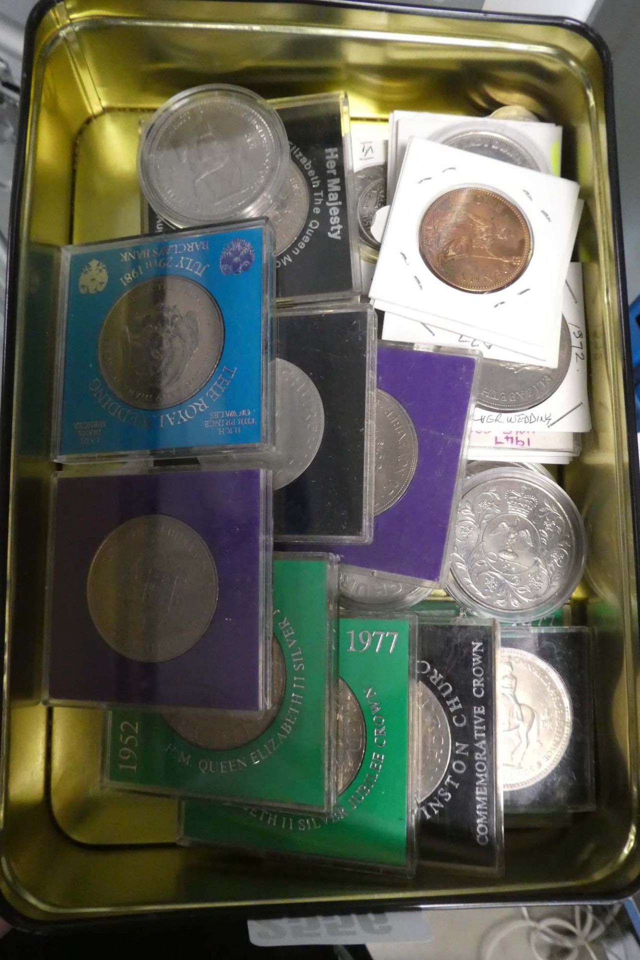 Tin of collectable GB coinage to include crowns, florins, etc