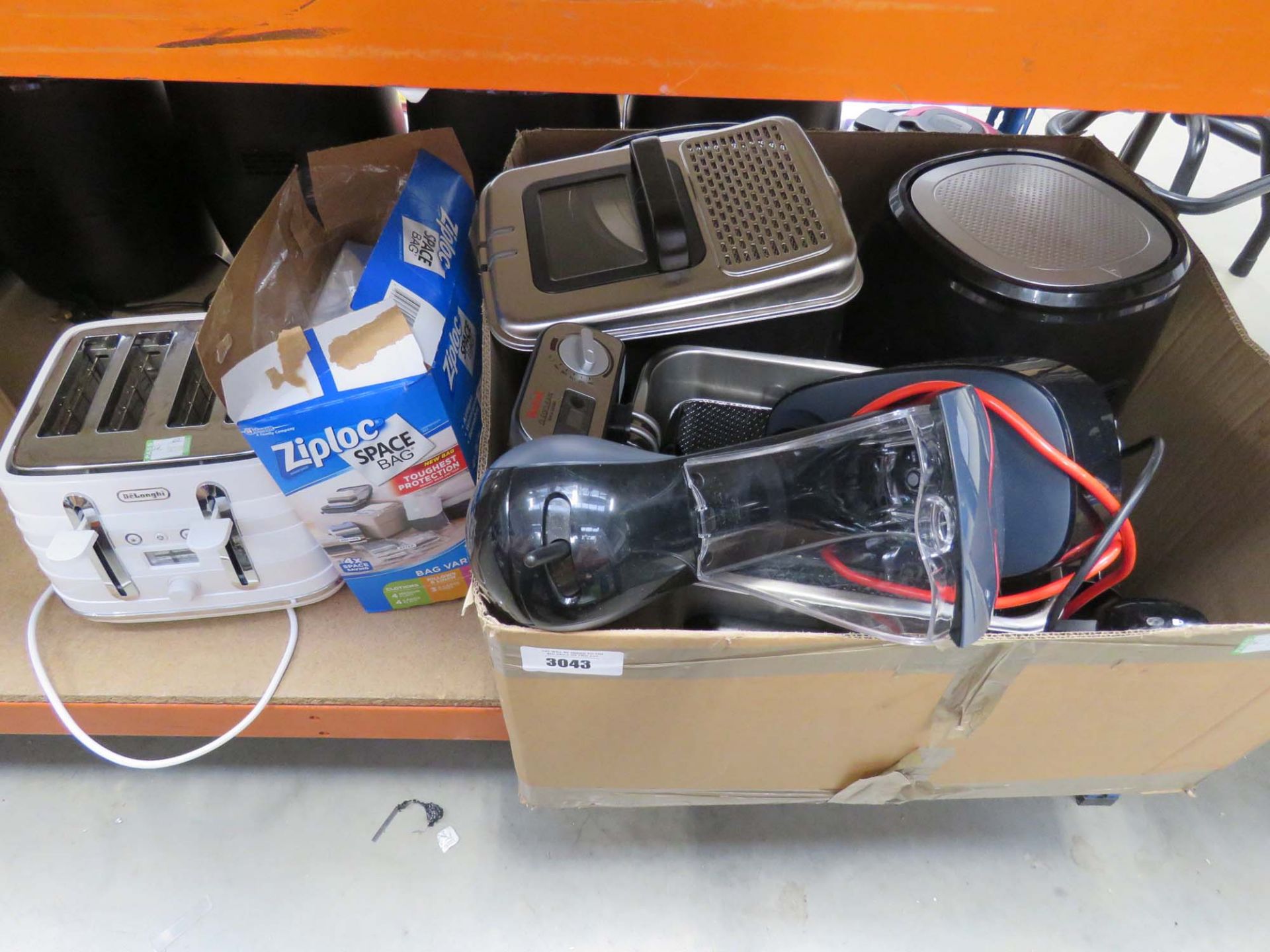 Large box of mixed assorted kitchen ware