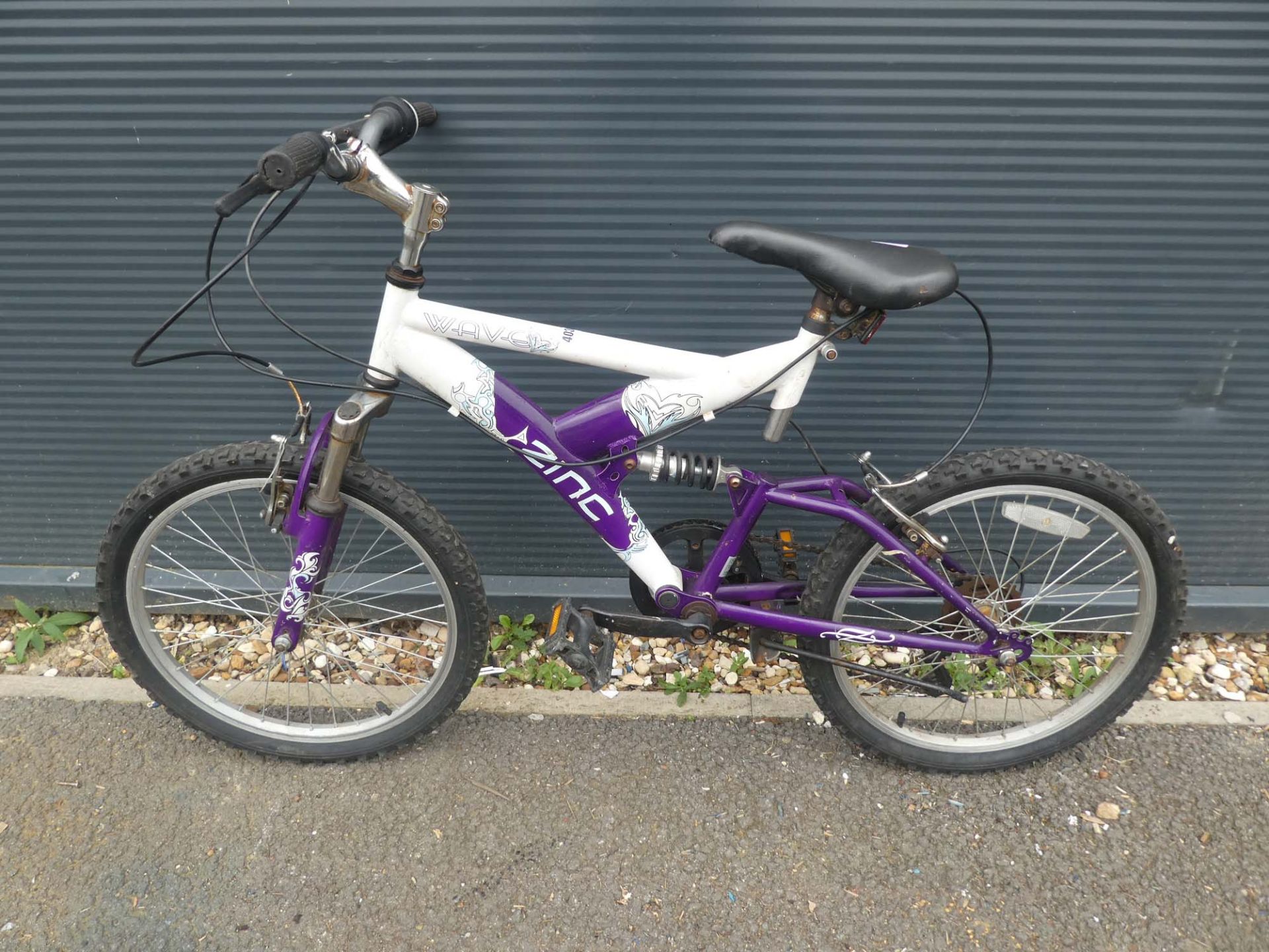 Purple and white Zinc childs bike