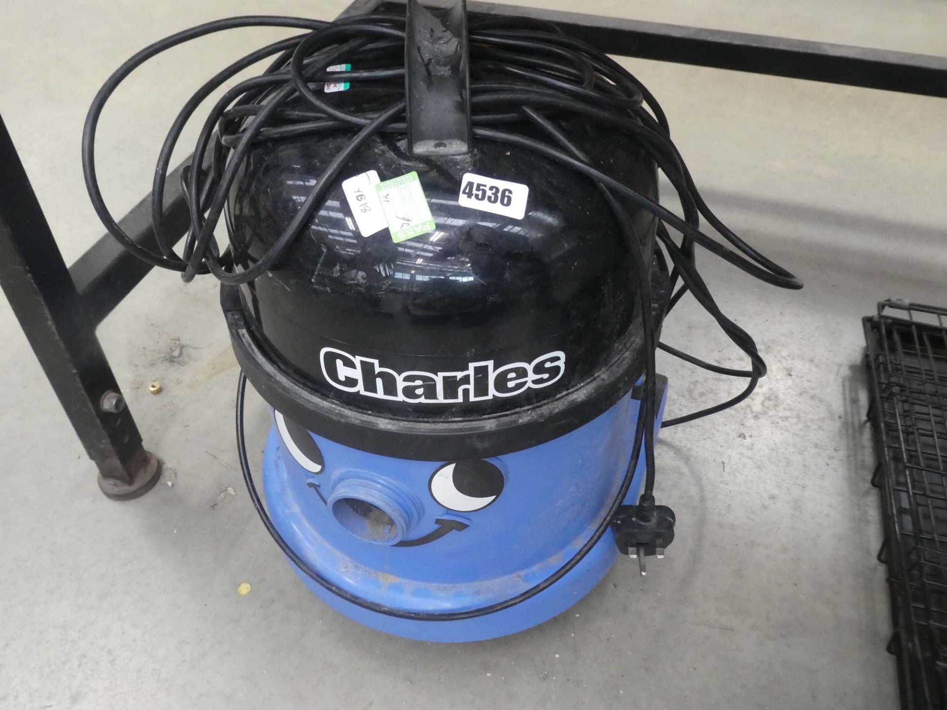 Childs vacuum cleaner, no pipe