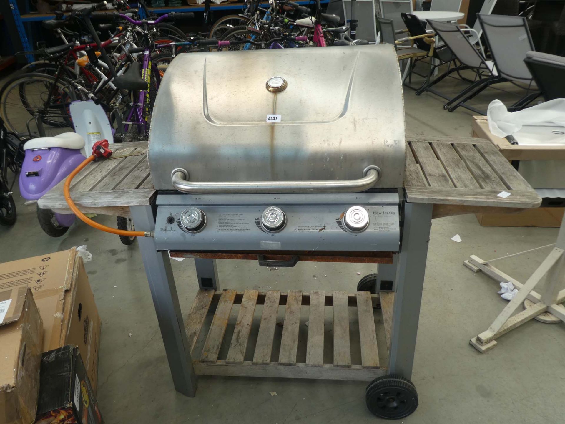 4046 New Jersey stainless steel BBQ with wooden frame