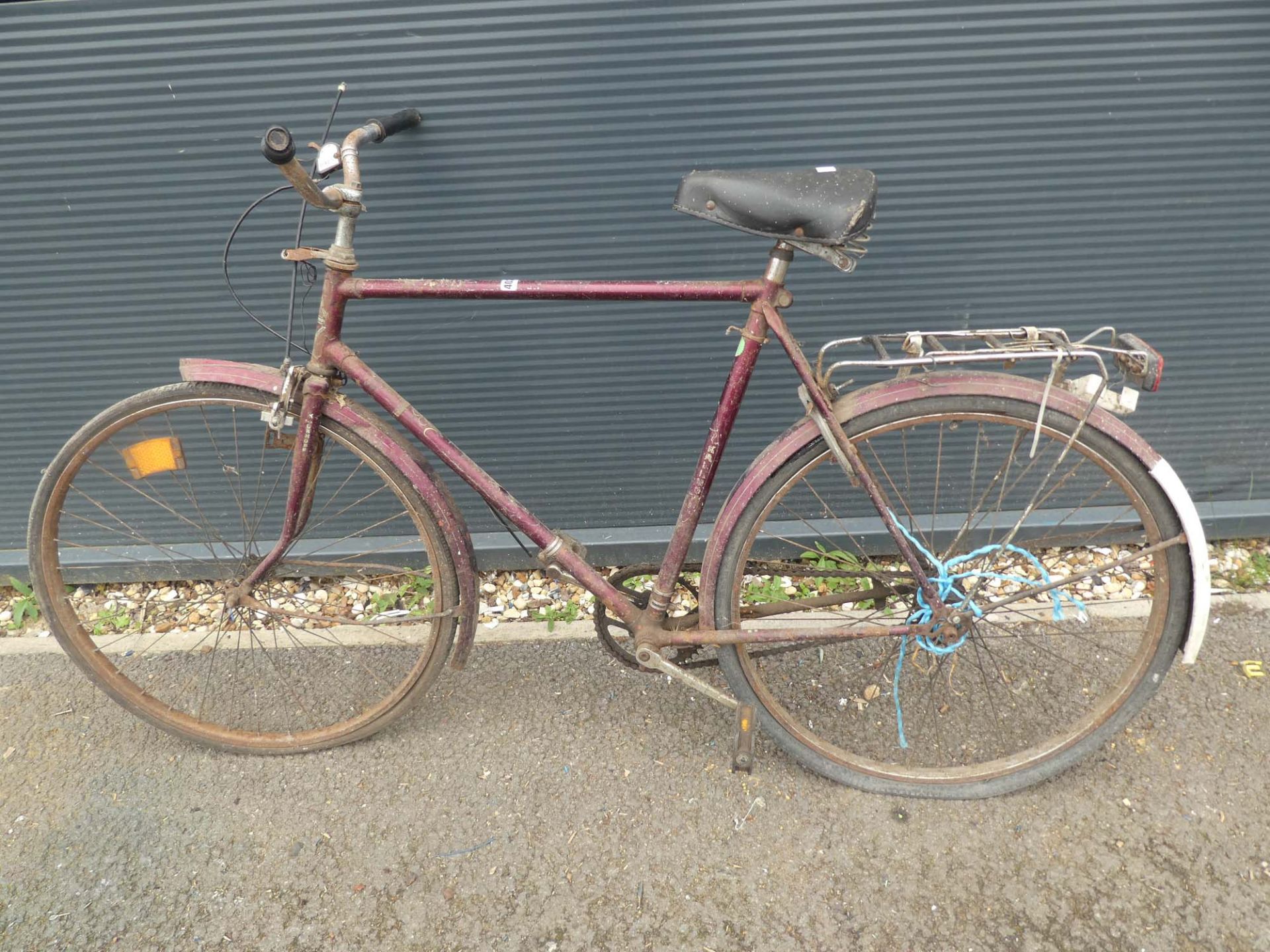 Vintage burgundy gents bike