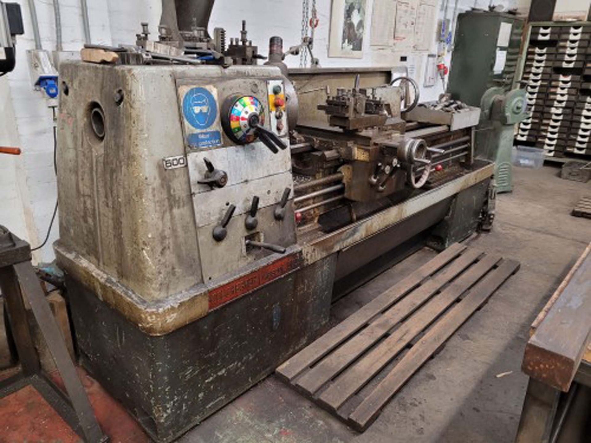 4161 Colchester Mascot 1600. Gap bed centre lathe with QC tool post and other tooling incl. 3 and