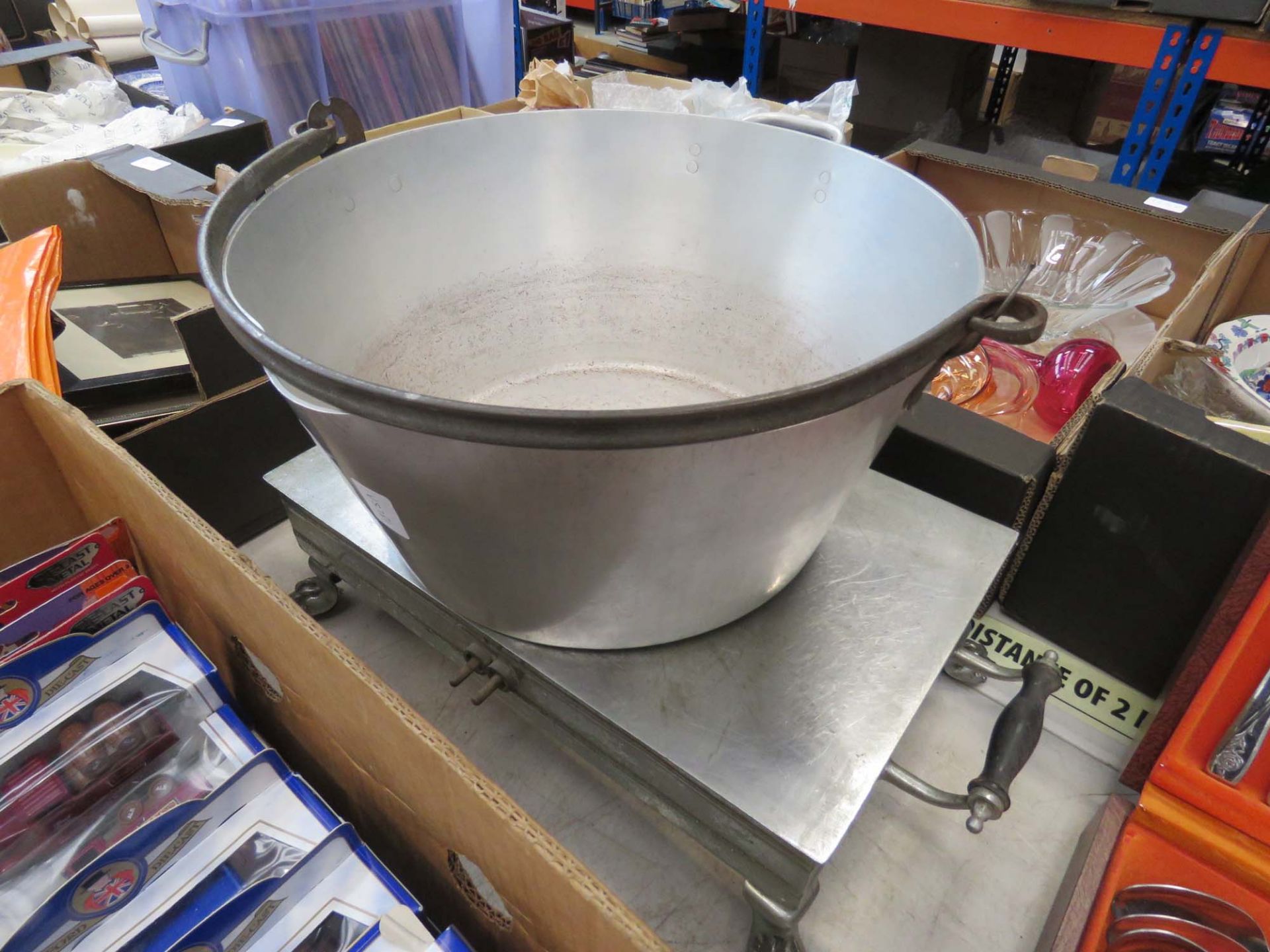 Cooking pot with swing handle plus a warming plate