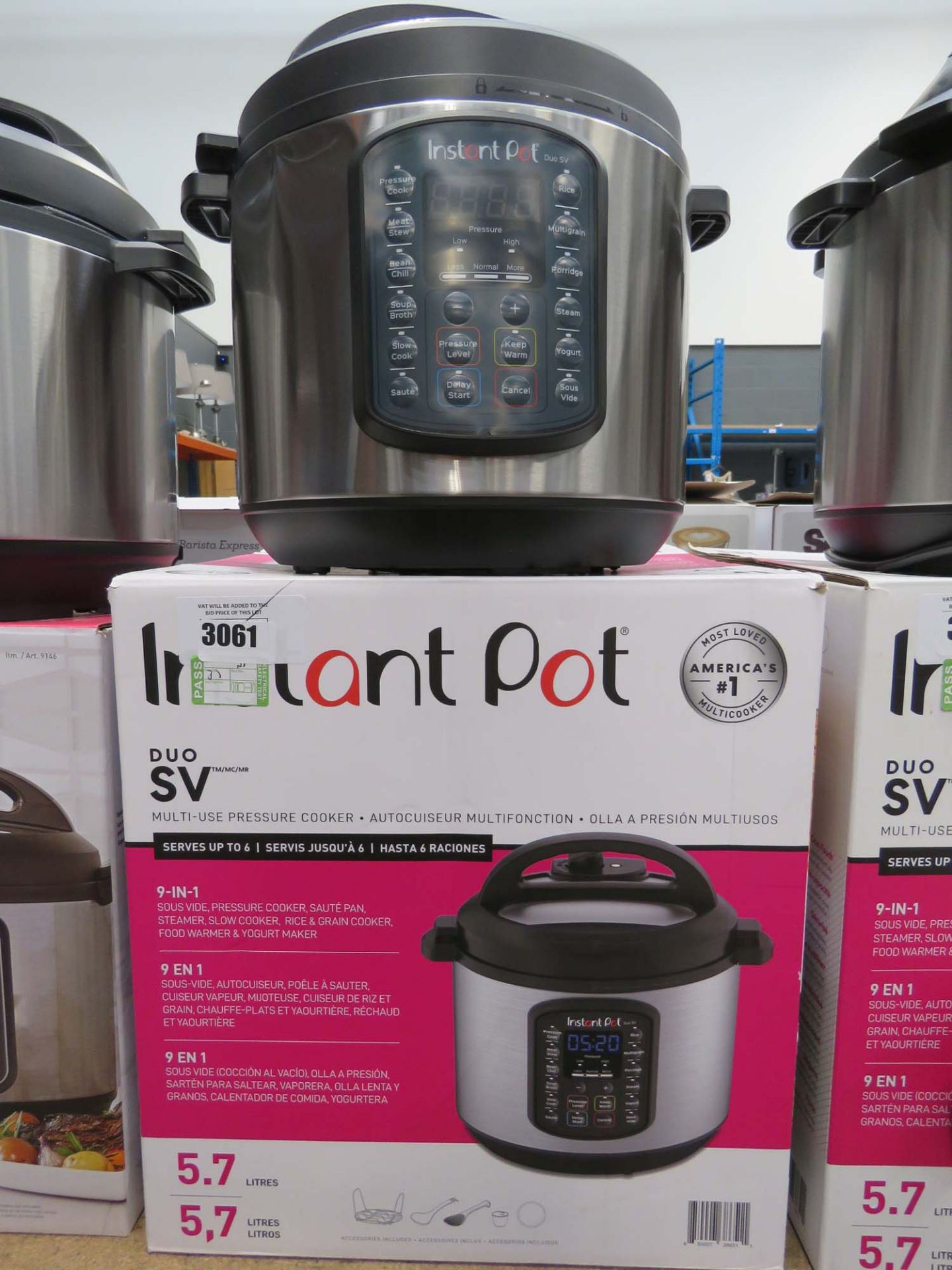 (31) Instant Pot multi use pressure cooker