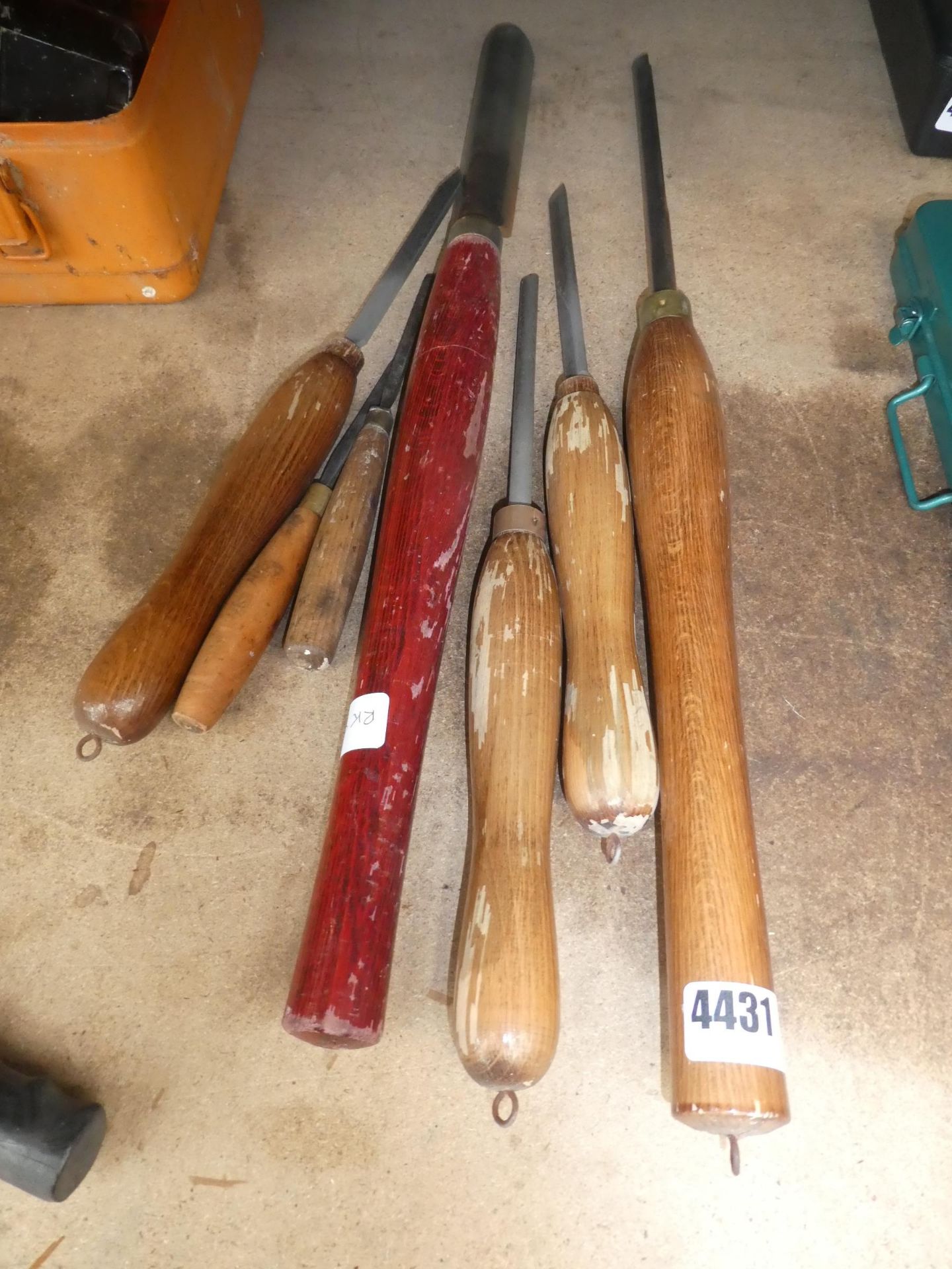 7 assorted turning chisels