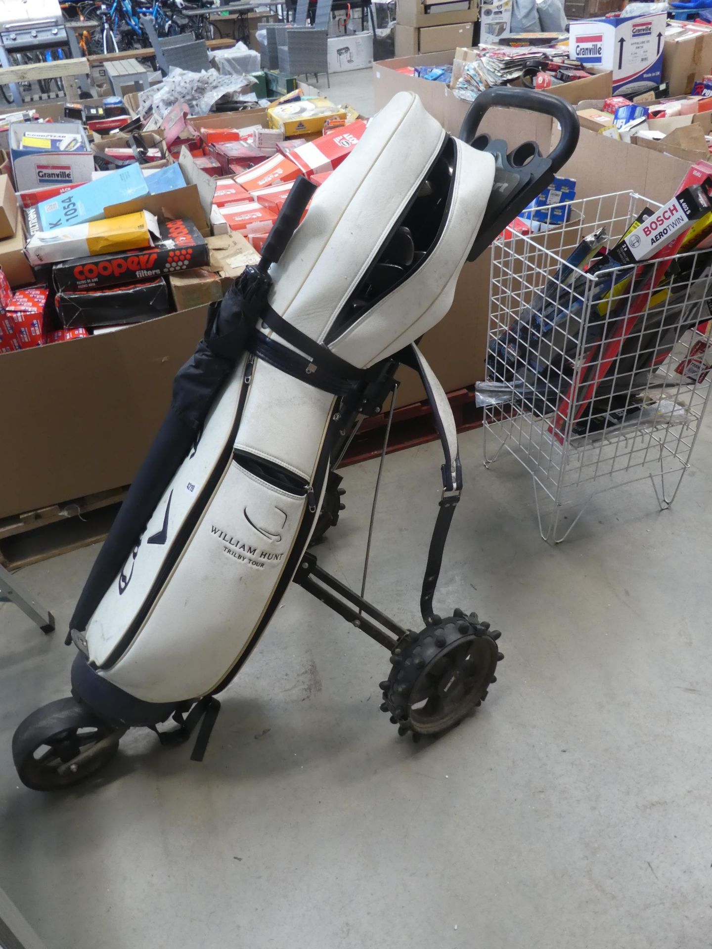 White Callaway golf bag with set of assorted clubs and golf trolley