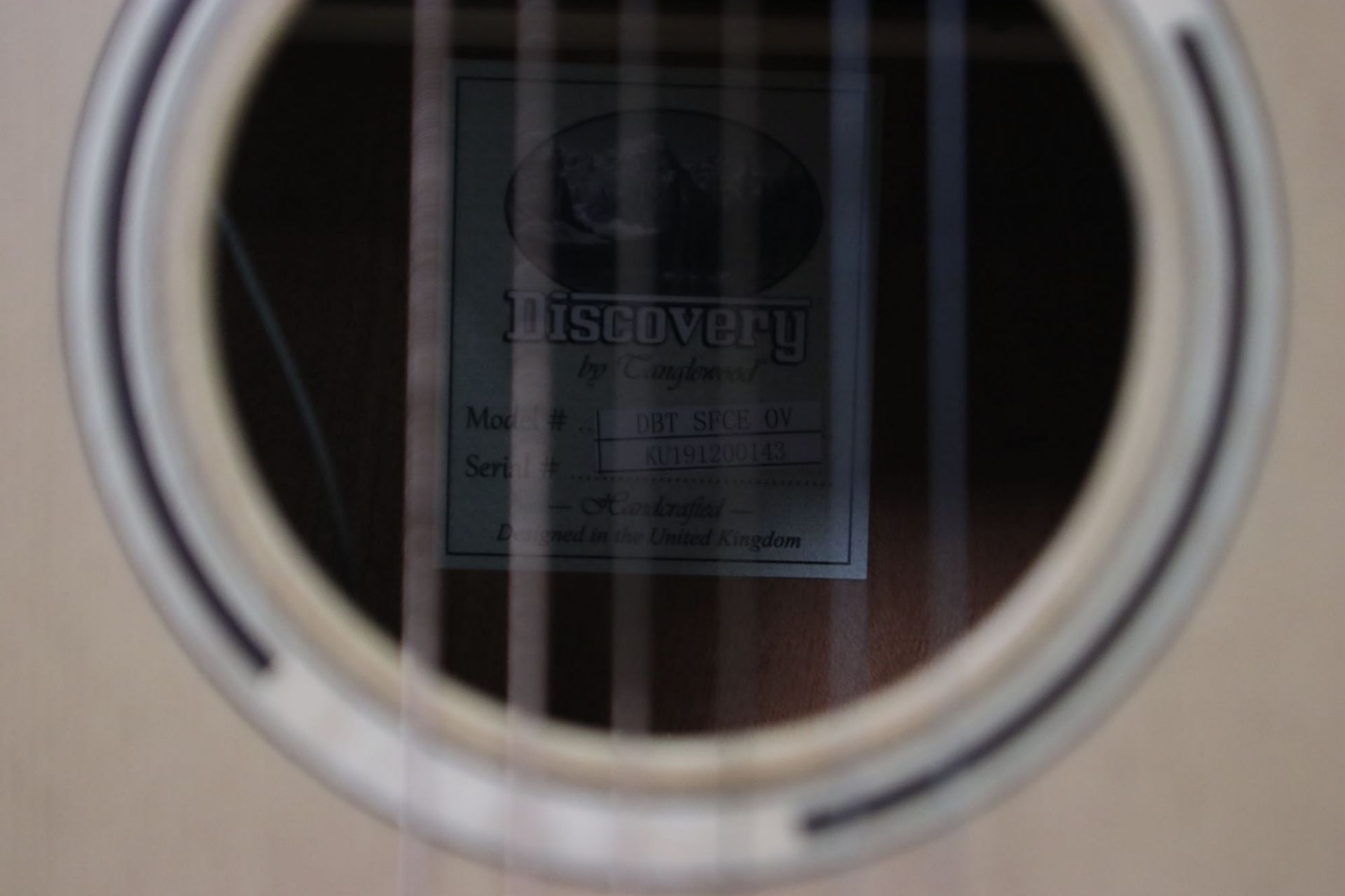 Discovery 6 string acoustic guitar - Image 2 of 3