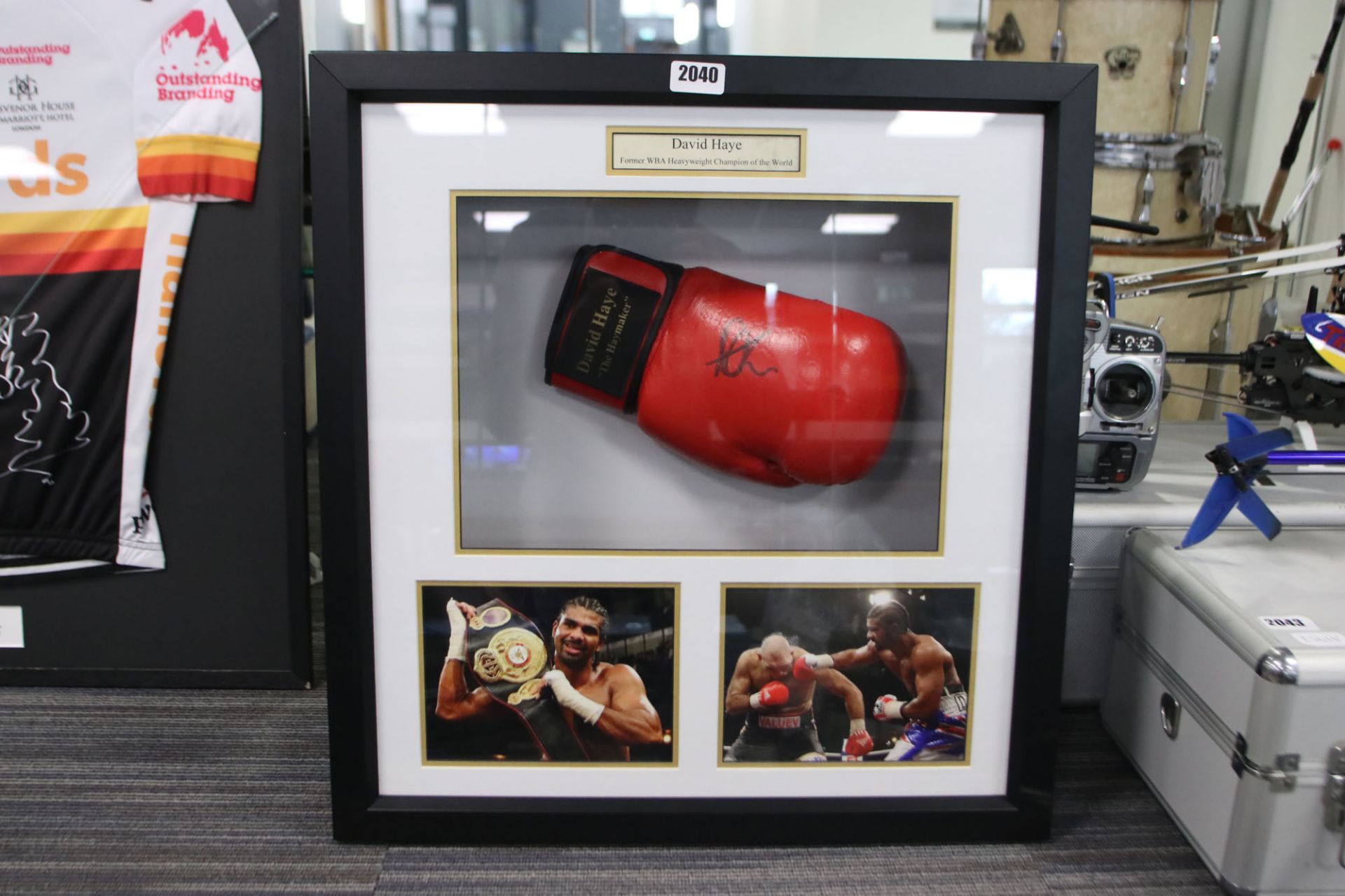 Presentation case David Haye signed boxing glove with CoA attached to back
