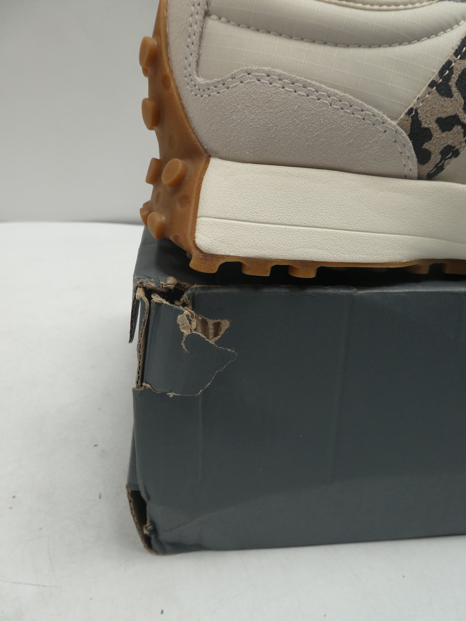 New Balance 327 Moonbeam Leopard size 6