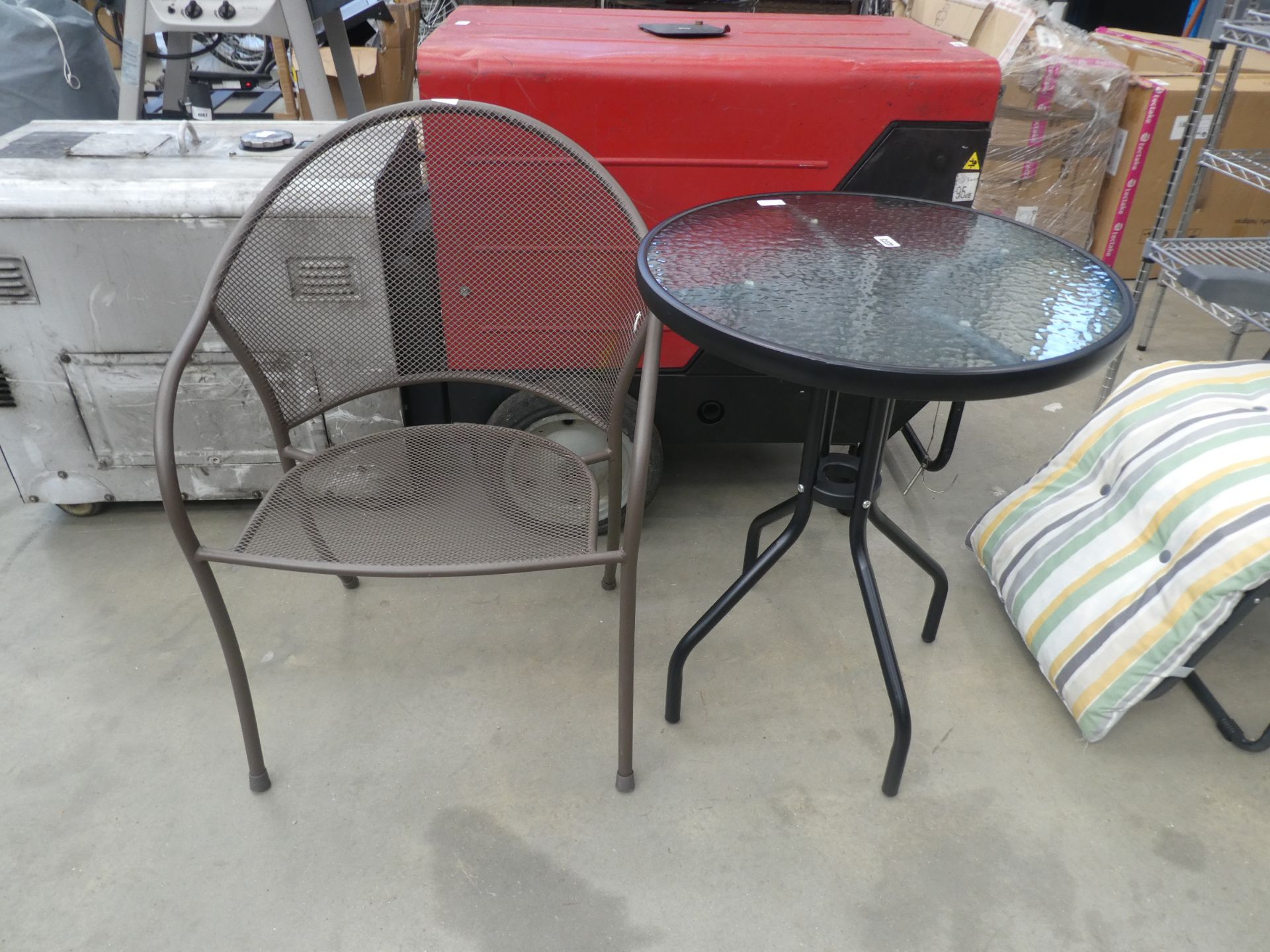Small black glass top table and brown mesh chair, with 2 grey garden loungers - Image 2 of 2