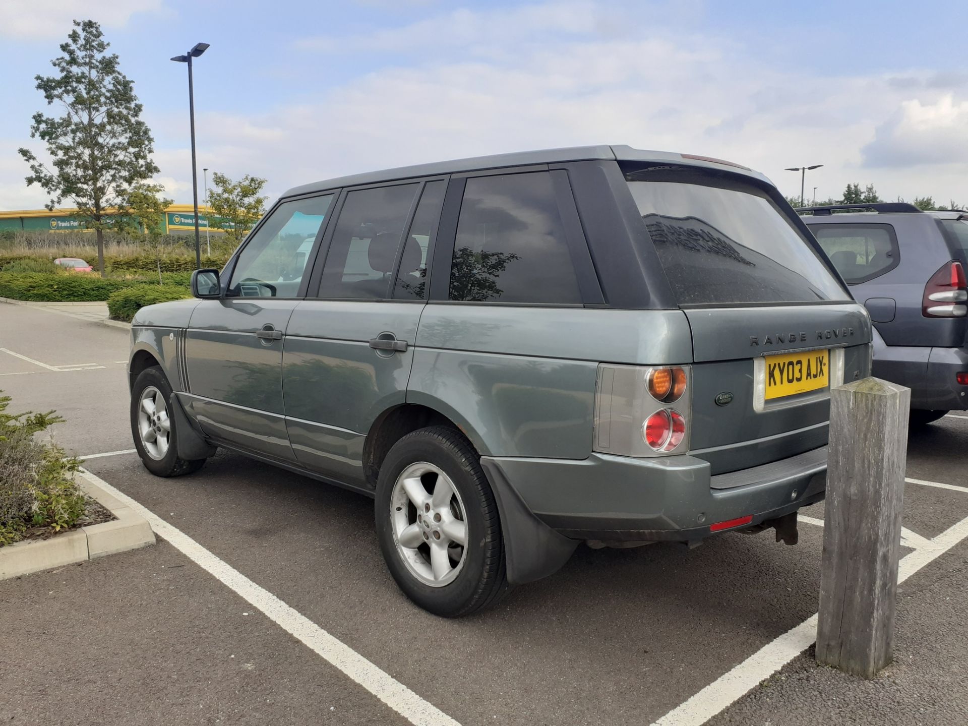 KY03 AJX, Land Rover, Range Rover HSE TD6 Auto, 2926cc in green, first registered 01/03/2003, MOT - Image 3 of 12