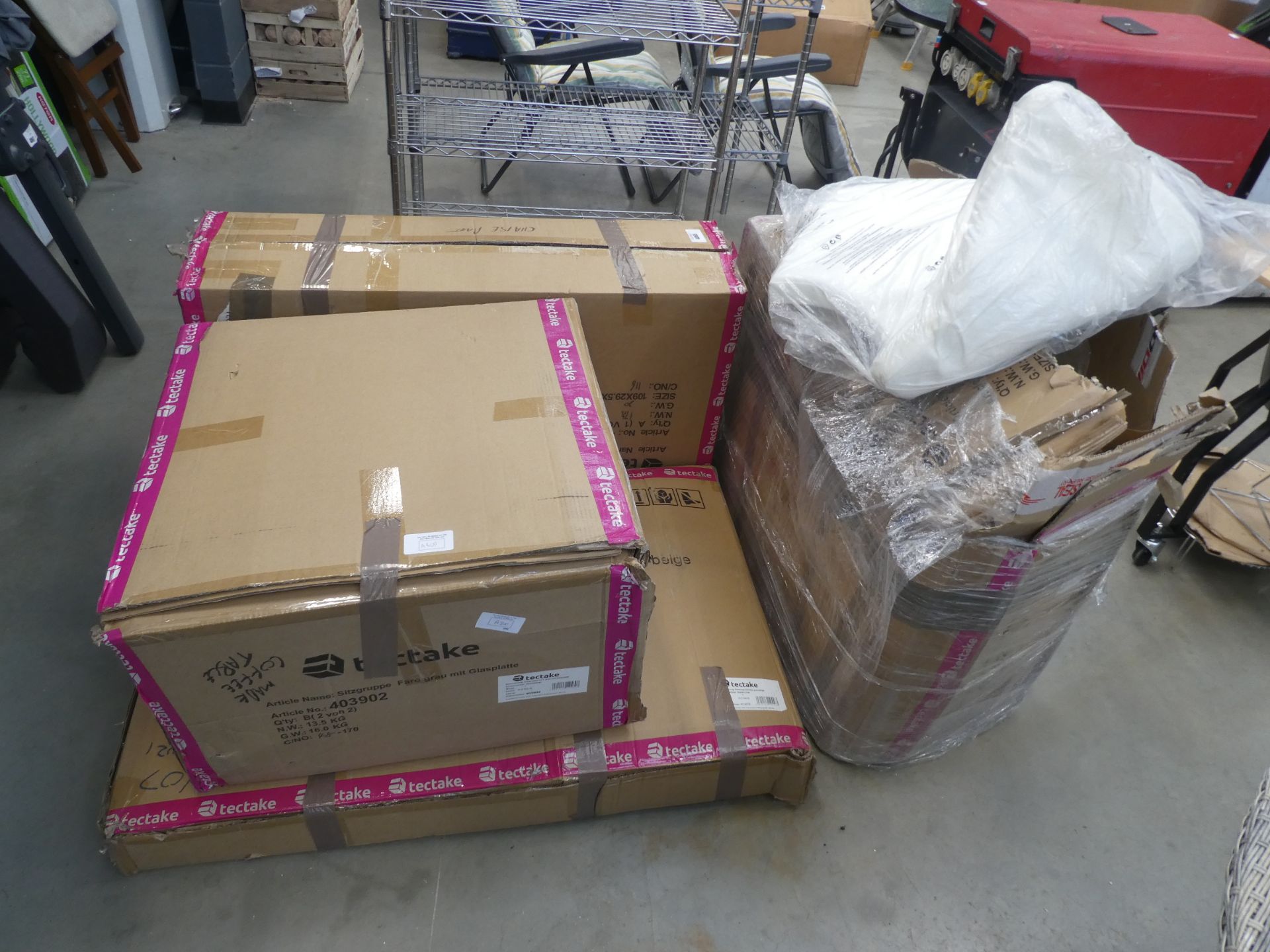 4 boxes of assorted flatpack garden furniture