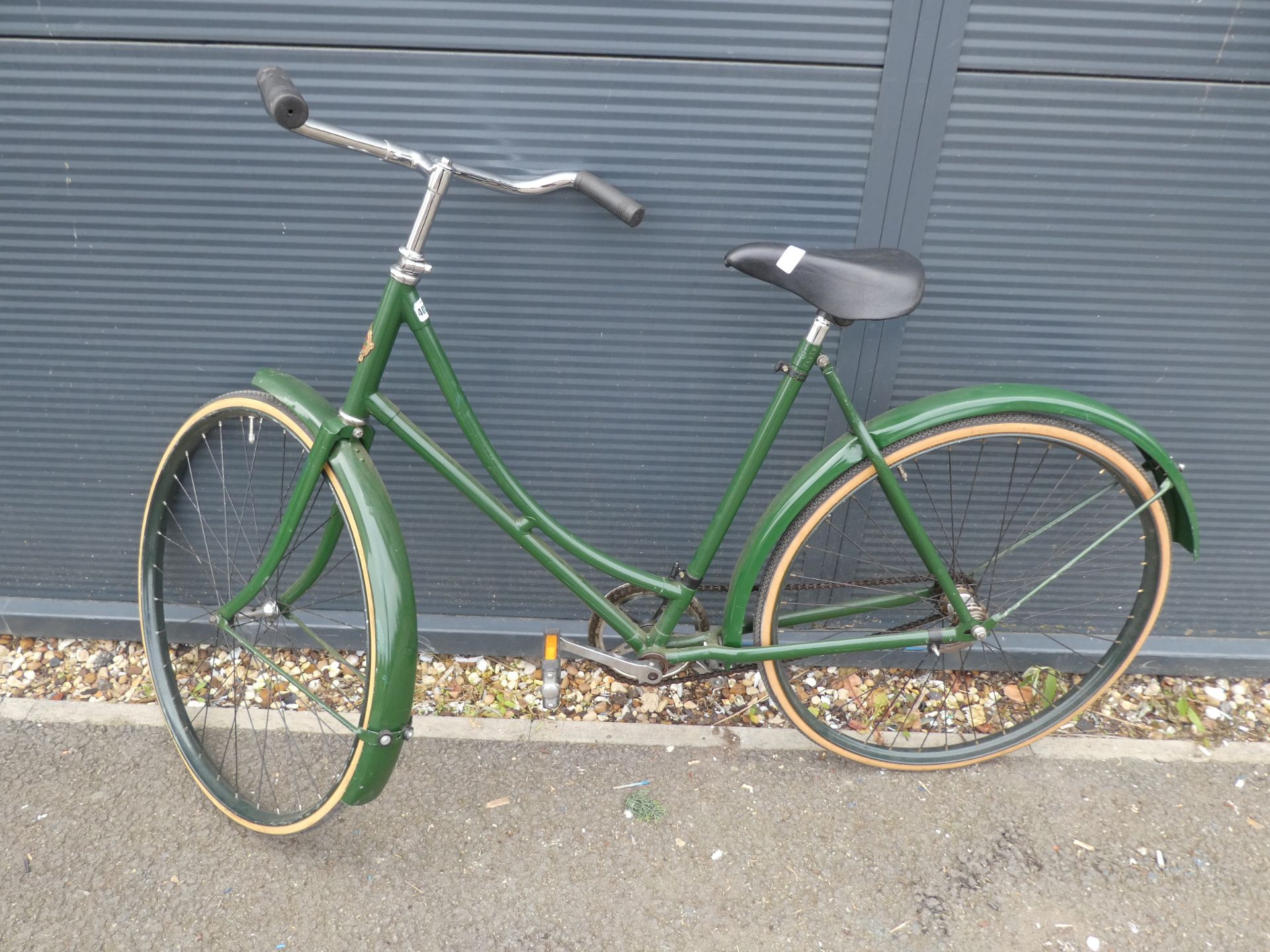 4032 - Vintage step through bike in green