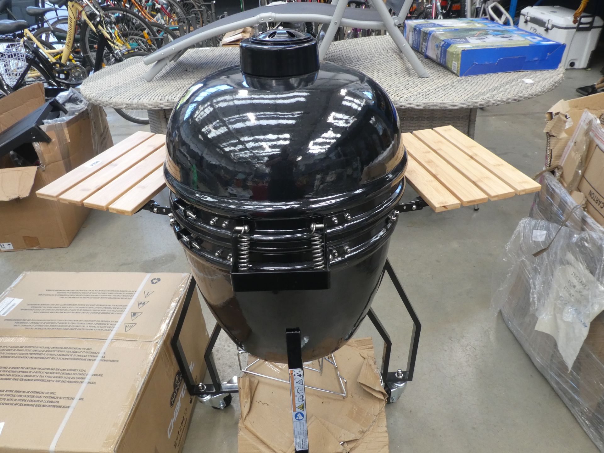 4114 - Egg shaped enamelled barbecue on trolley in black