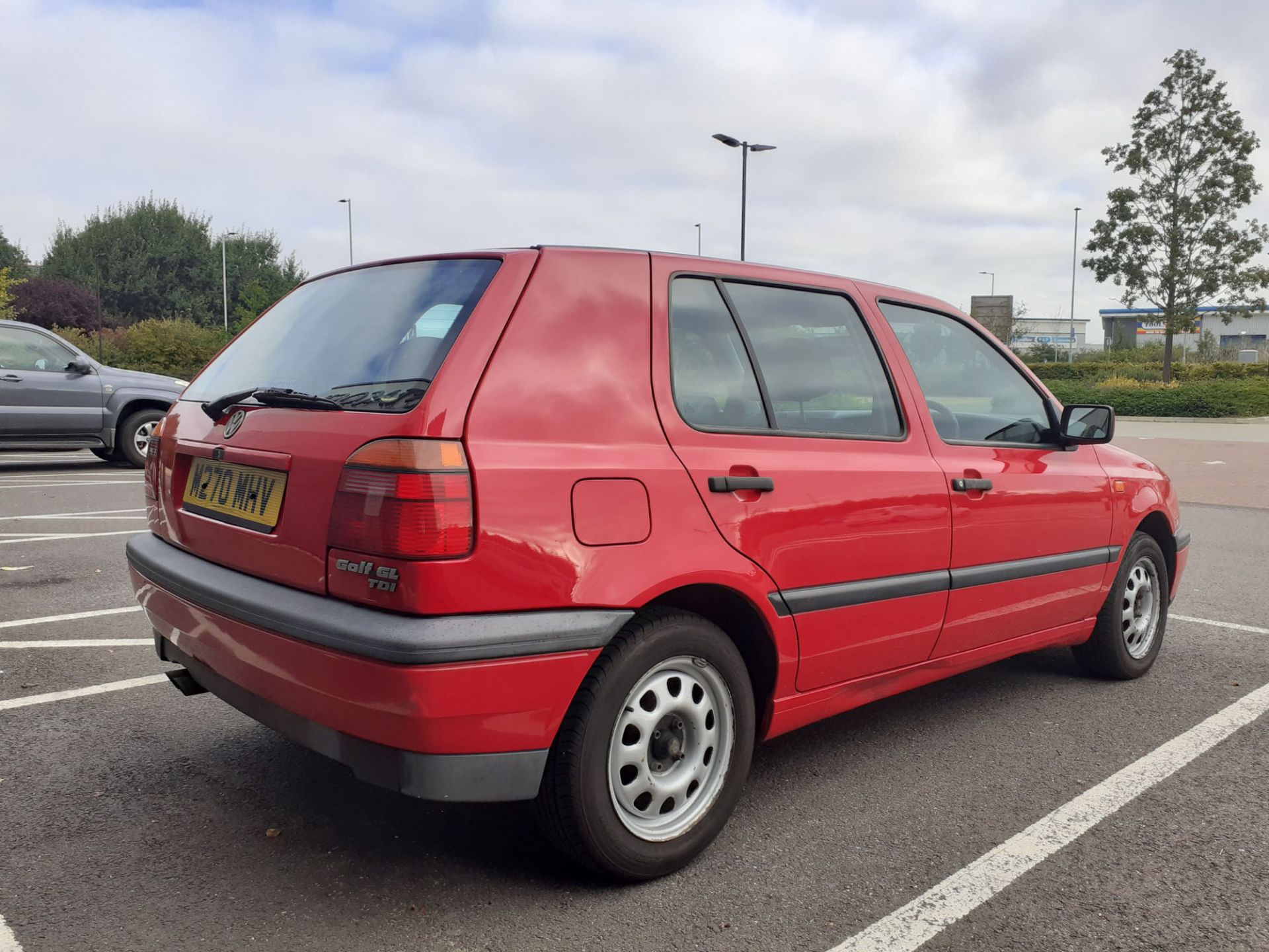 M270 MHV Volkswagen Golf GL TDI, 5 door hatchback in red, 1896cc, first registered 08/03/1995, V5 - Image 4 of 11