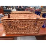 Wicker hamper