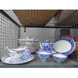 Cage of blue and white tablewares