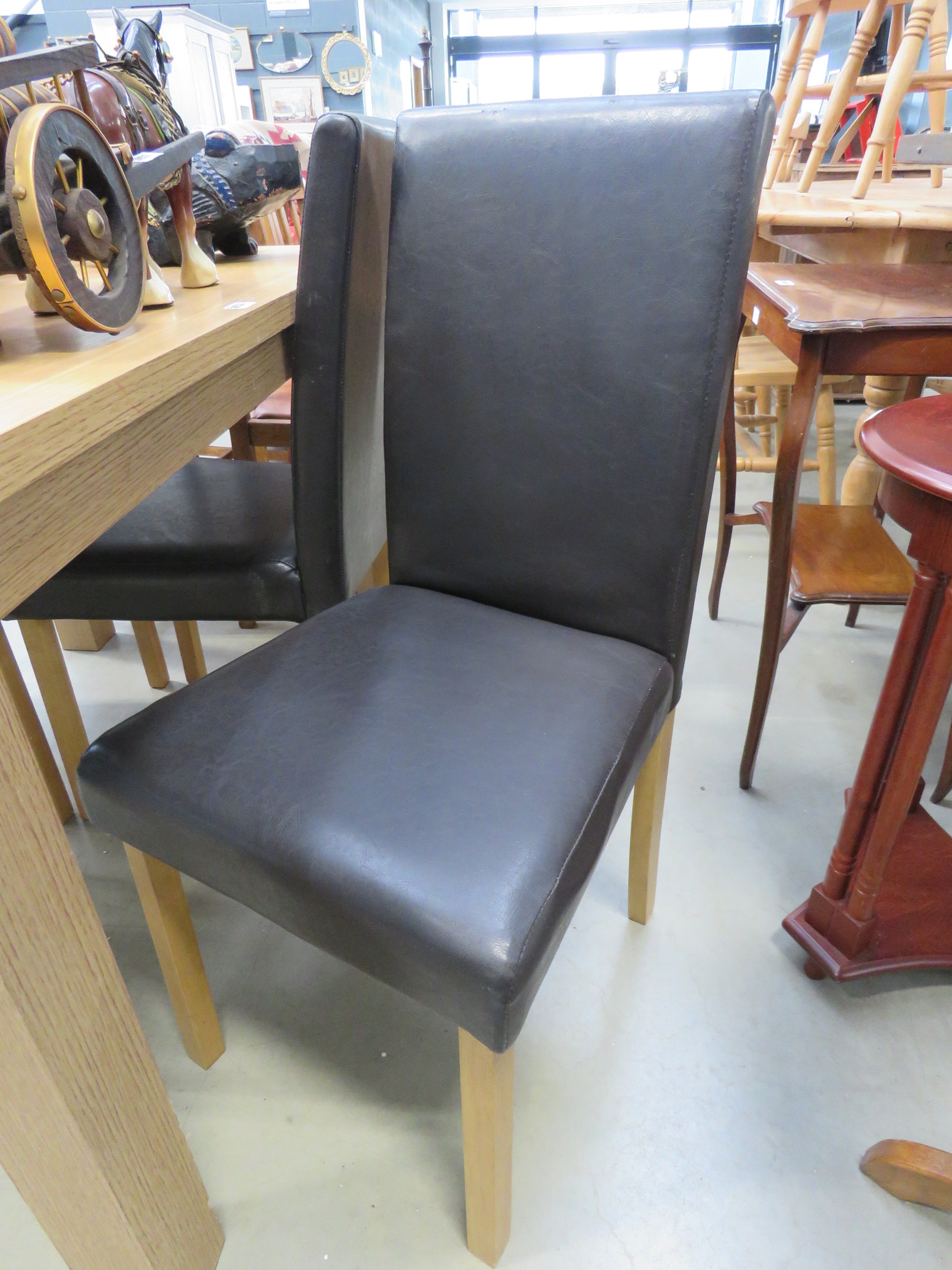 Oak veneer dining table together with 4 leatherette chairs - Image 2 of 2