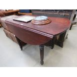 Mahogany 19th century gateleg table on turned legs